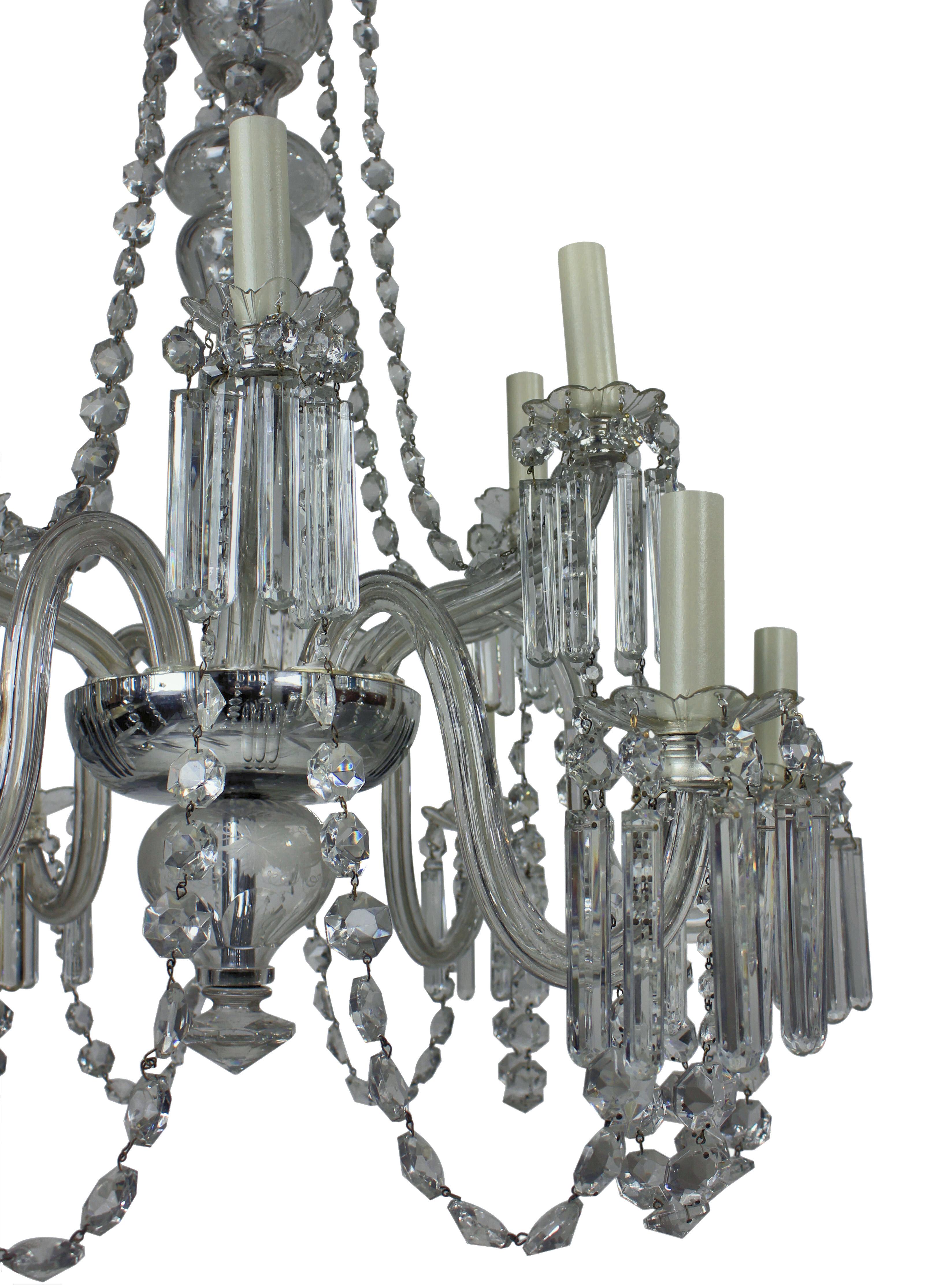 Inglese Lampadario a dodici luci in vetro tagliato inglese del XIX secolo in vendita