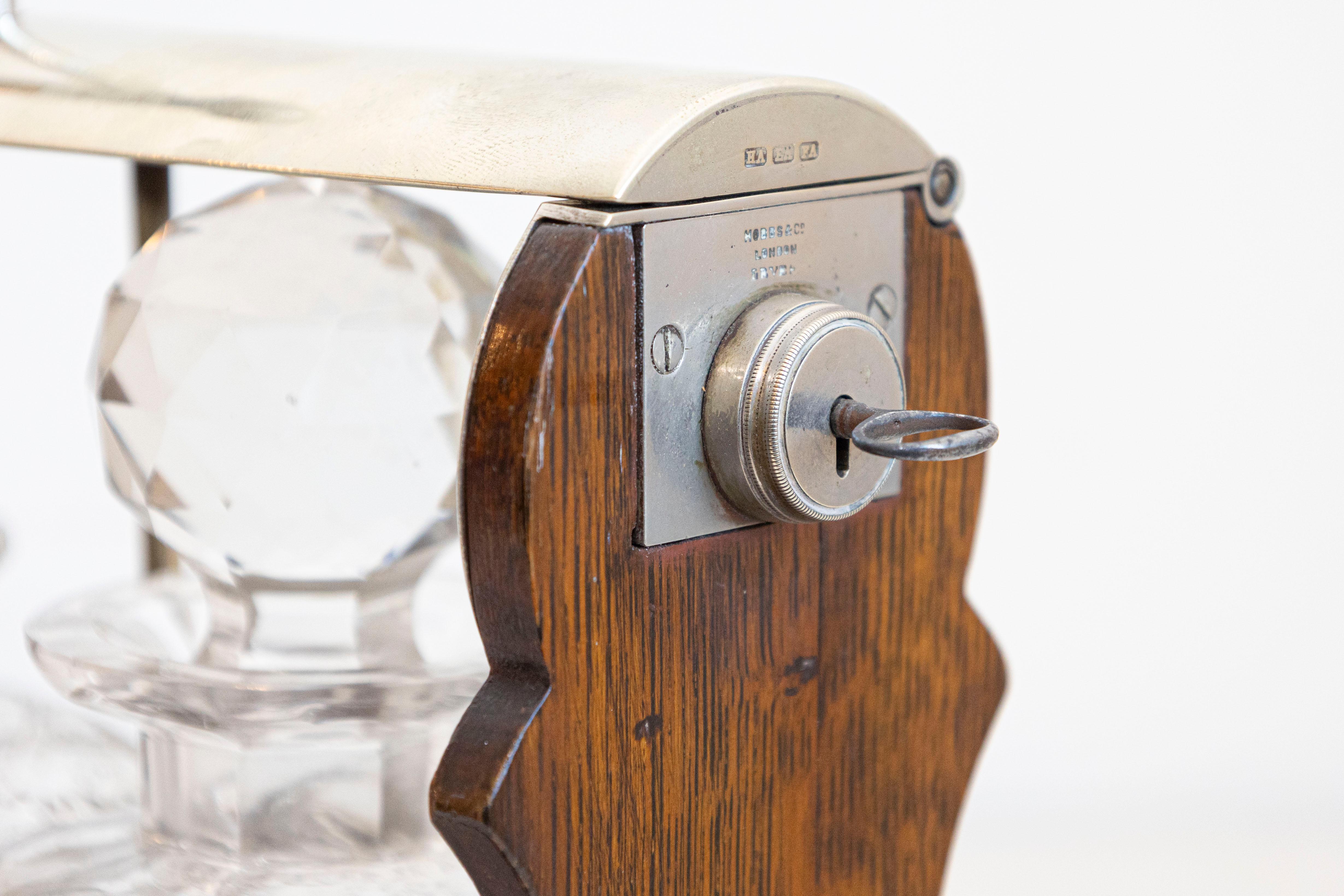 English 19th Century Victorian Locking Tantalus with Three Cut Glass Decanters For Sale 3