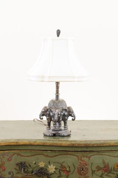 Lampe en métal anglaise d'époque victorienne du 19ème siècle représentant quatre éléphants asiatiques