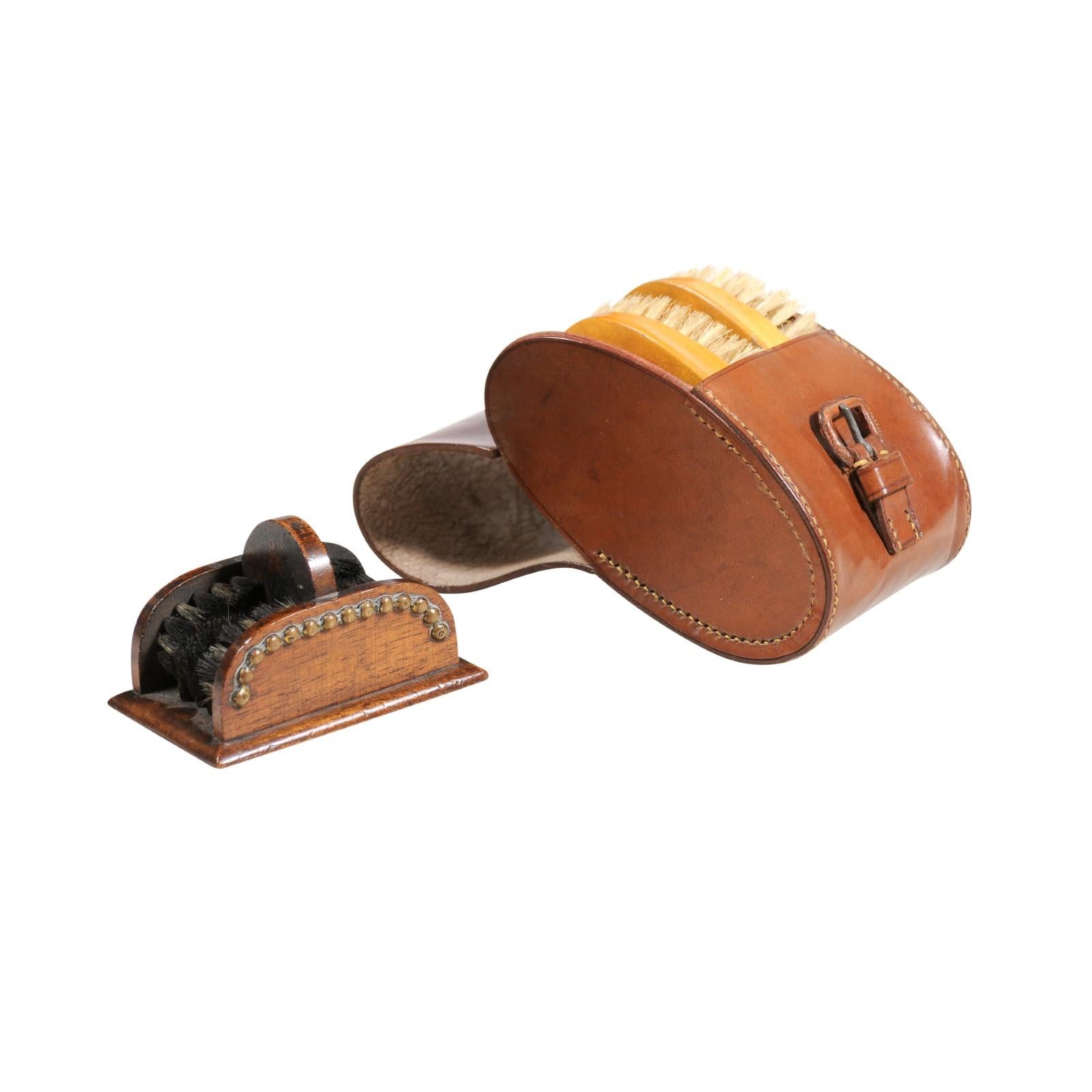 An antique English Victorian period shoe care set from the 19th century, with four brushes and original leather case. Created in England during the reign of Queen Victoria, this shoe care set features an oval leather case measuring 5.25