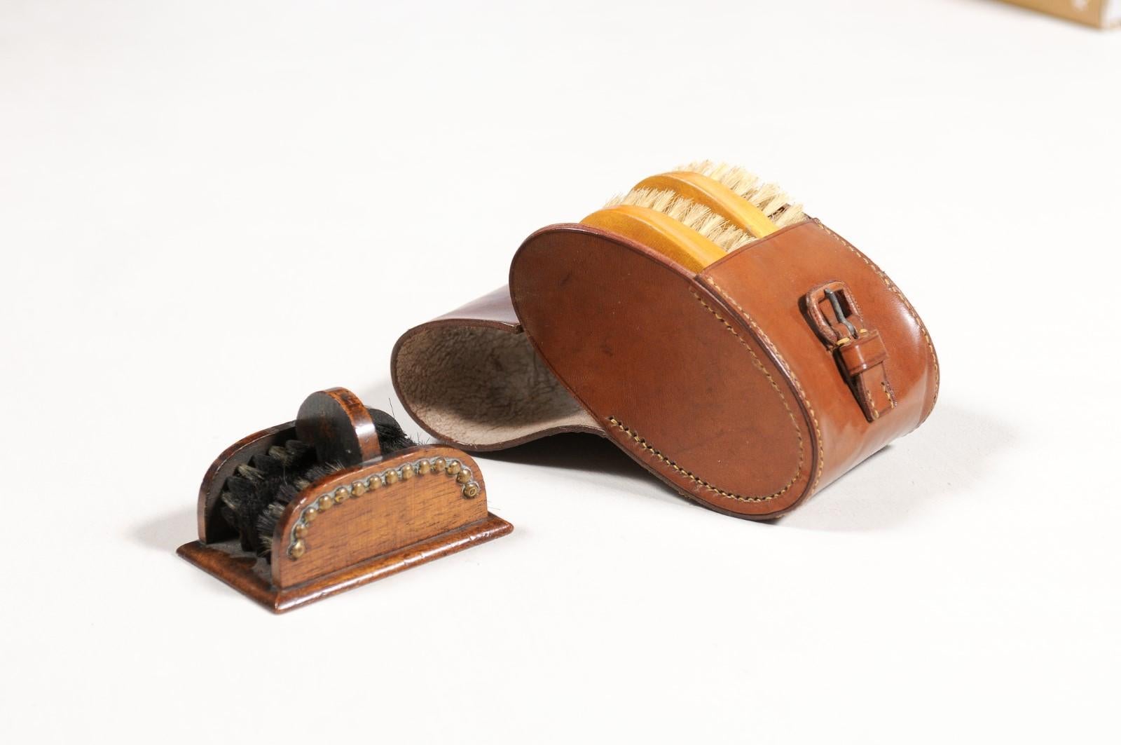 Victorien Ensemble d'entretien de chaussures victorien anglais du 19ème siècle avec étui en cuir d'origine en vente