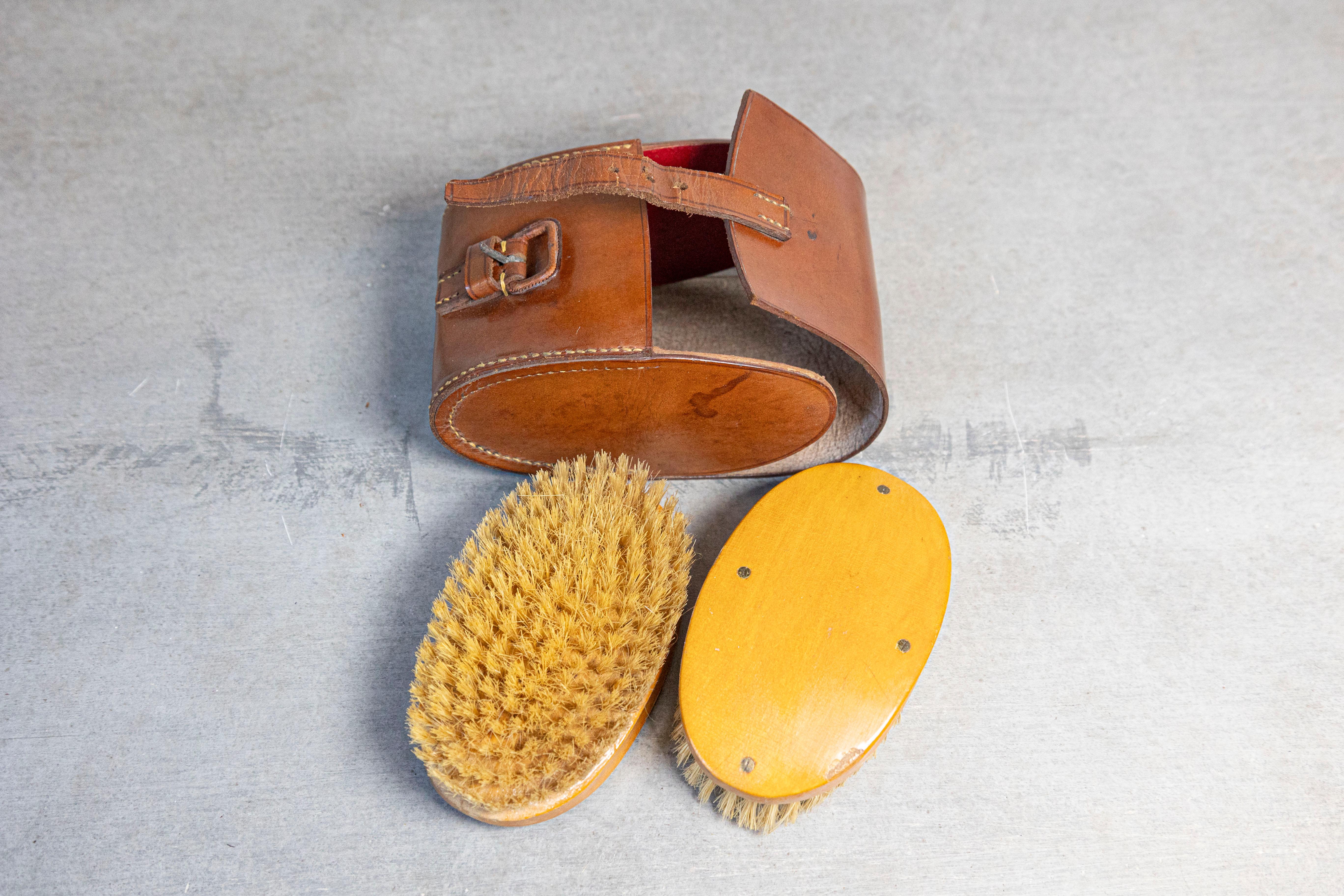 English 19th Century Victorian Shoe Care Set with Original Leather Case For Sale 1