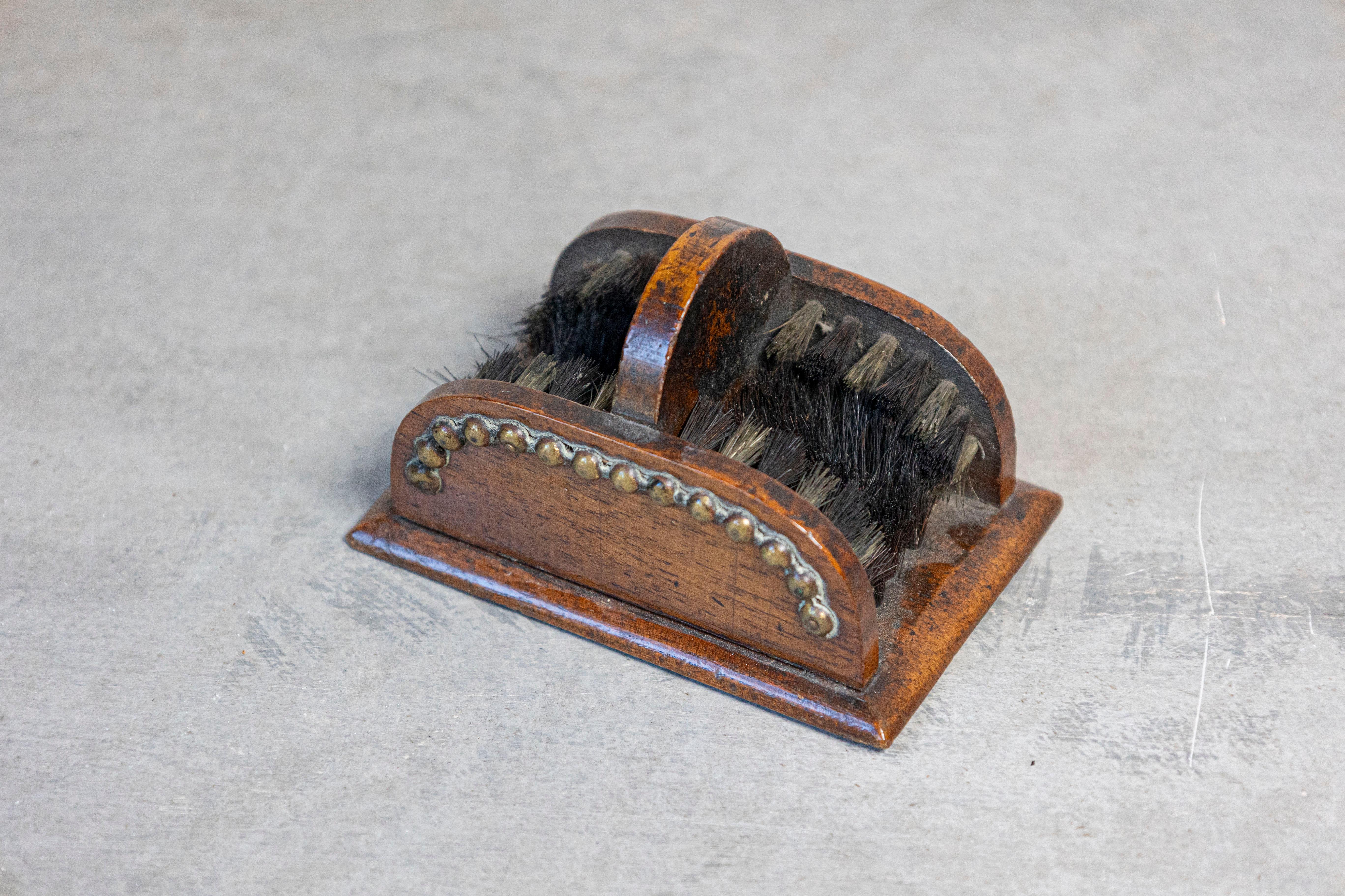 English 19th Century Victorian Shoe Care Set with Original Leather Case For Sale 2
