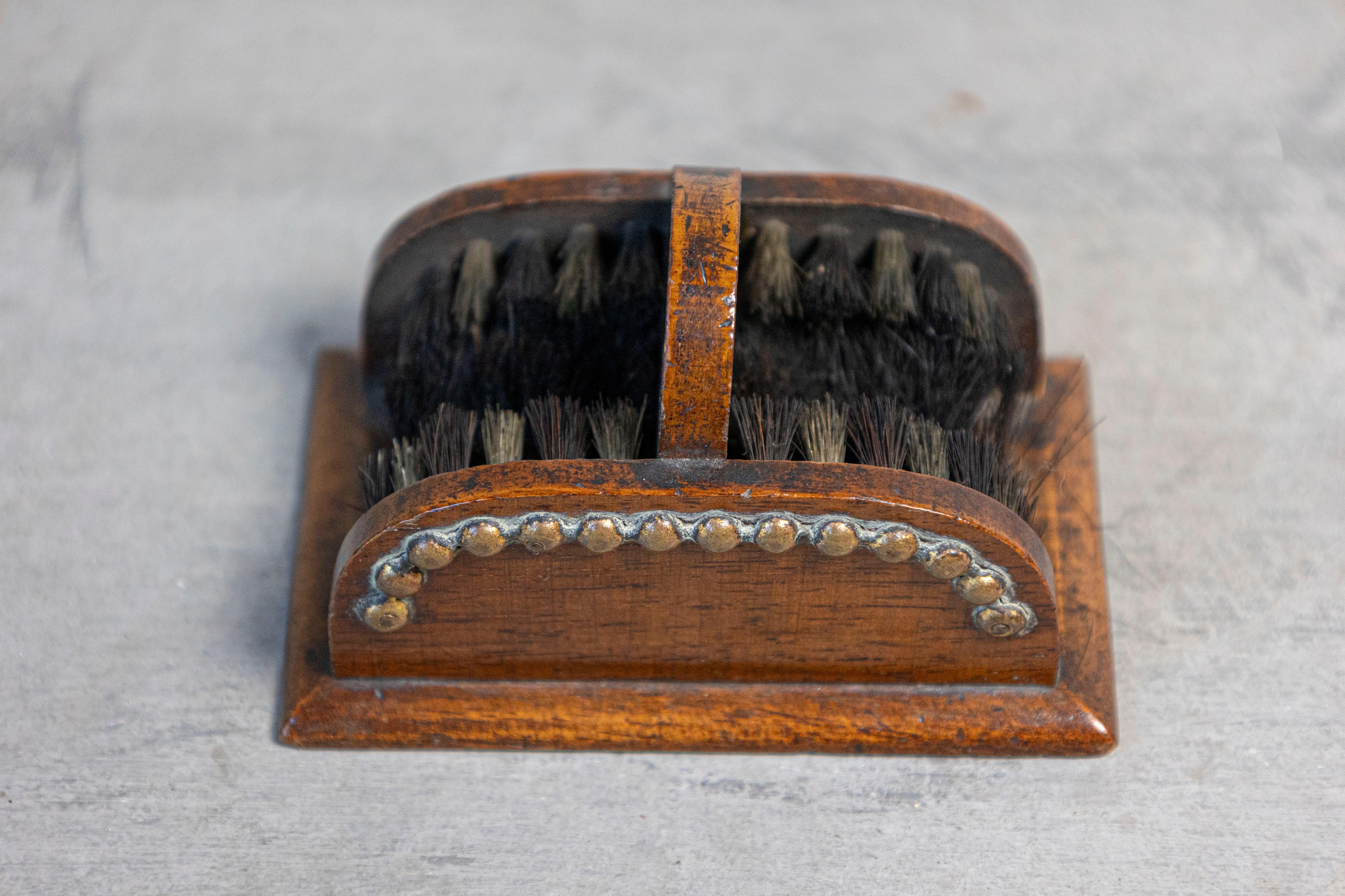 English 19th Century Victorian Shoe Care Set with Original Leather Case For Sale 3