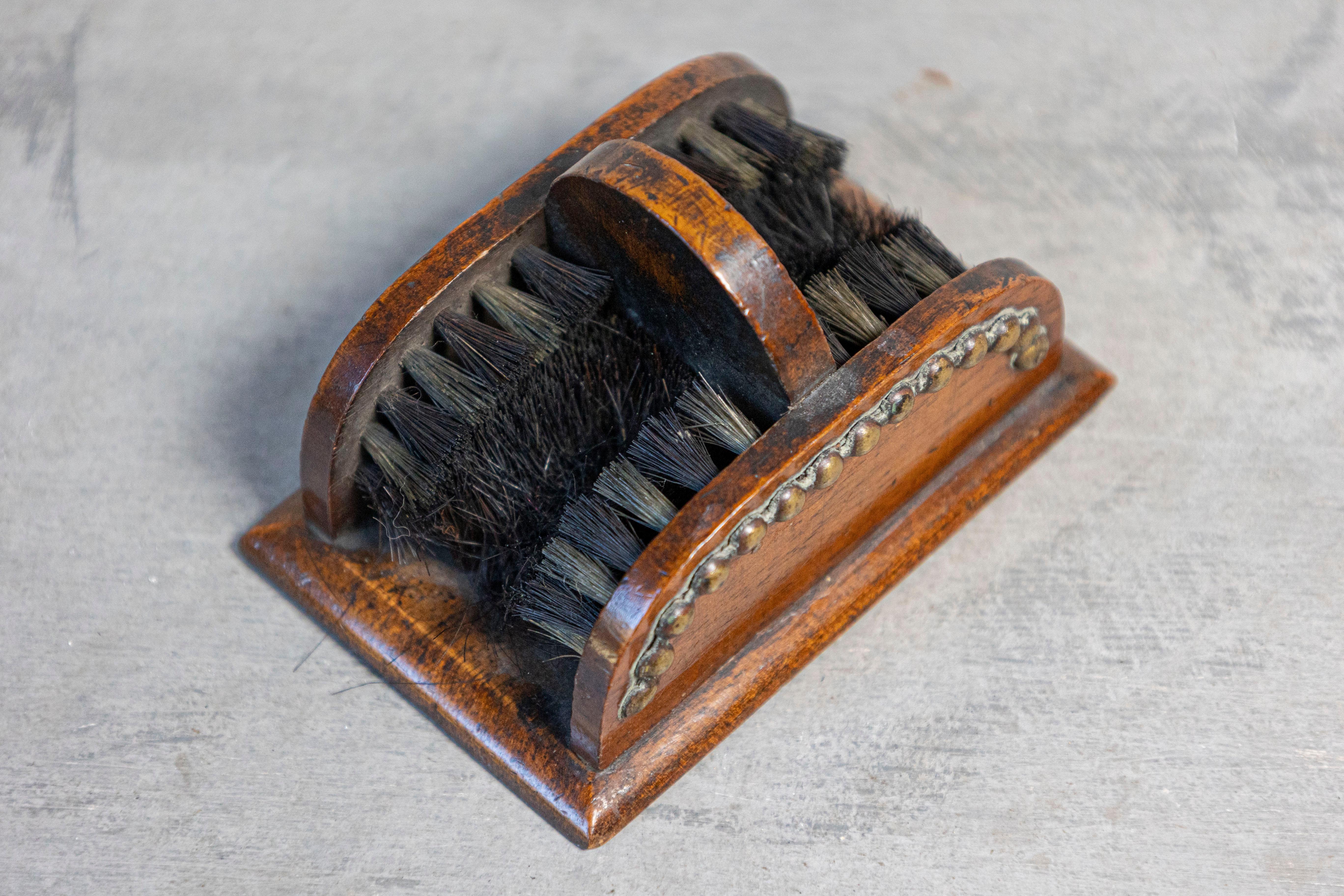 English 19th Century Victorian Shoe Care Set with Original Leather Case For Sale 4