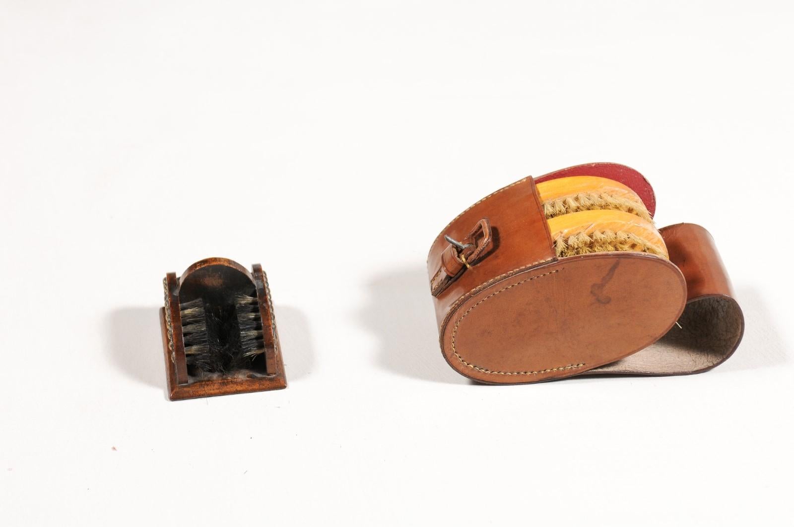 Ensemble d'entretien de chaussures victorien anglais du 19ème siècle avec étui en cuir d'origine en vente 2