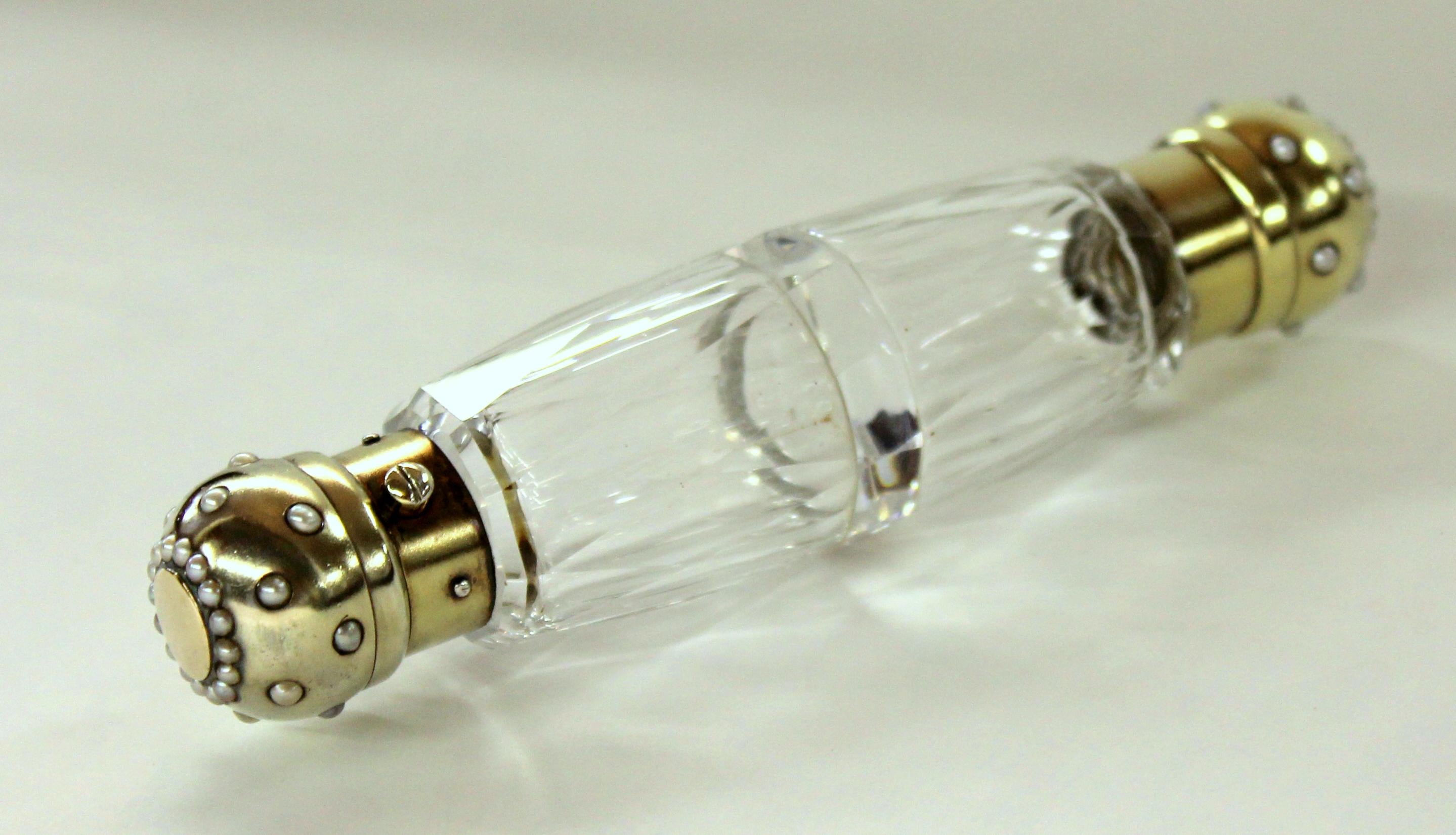 English 19th Century W. Leuchars Silver Gilt Two-Sided Cut Glass Scent Bottle In Excellent Condition For Sale In Charleston, SC