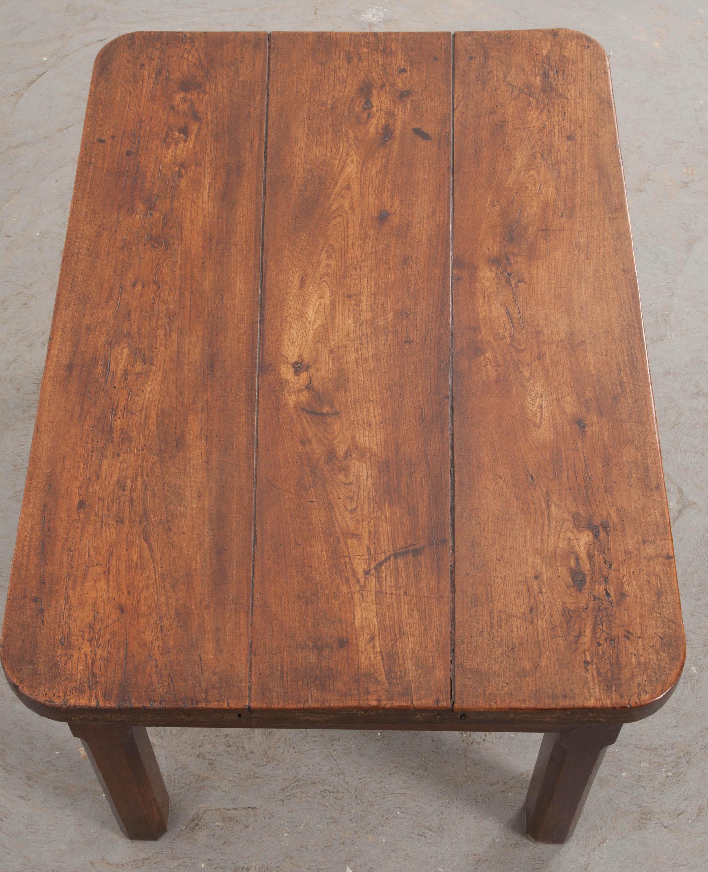 English 19th Century Walnut and Oak Low Table In Good Condition In Baton Rouge, LA