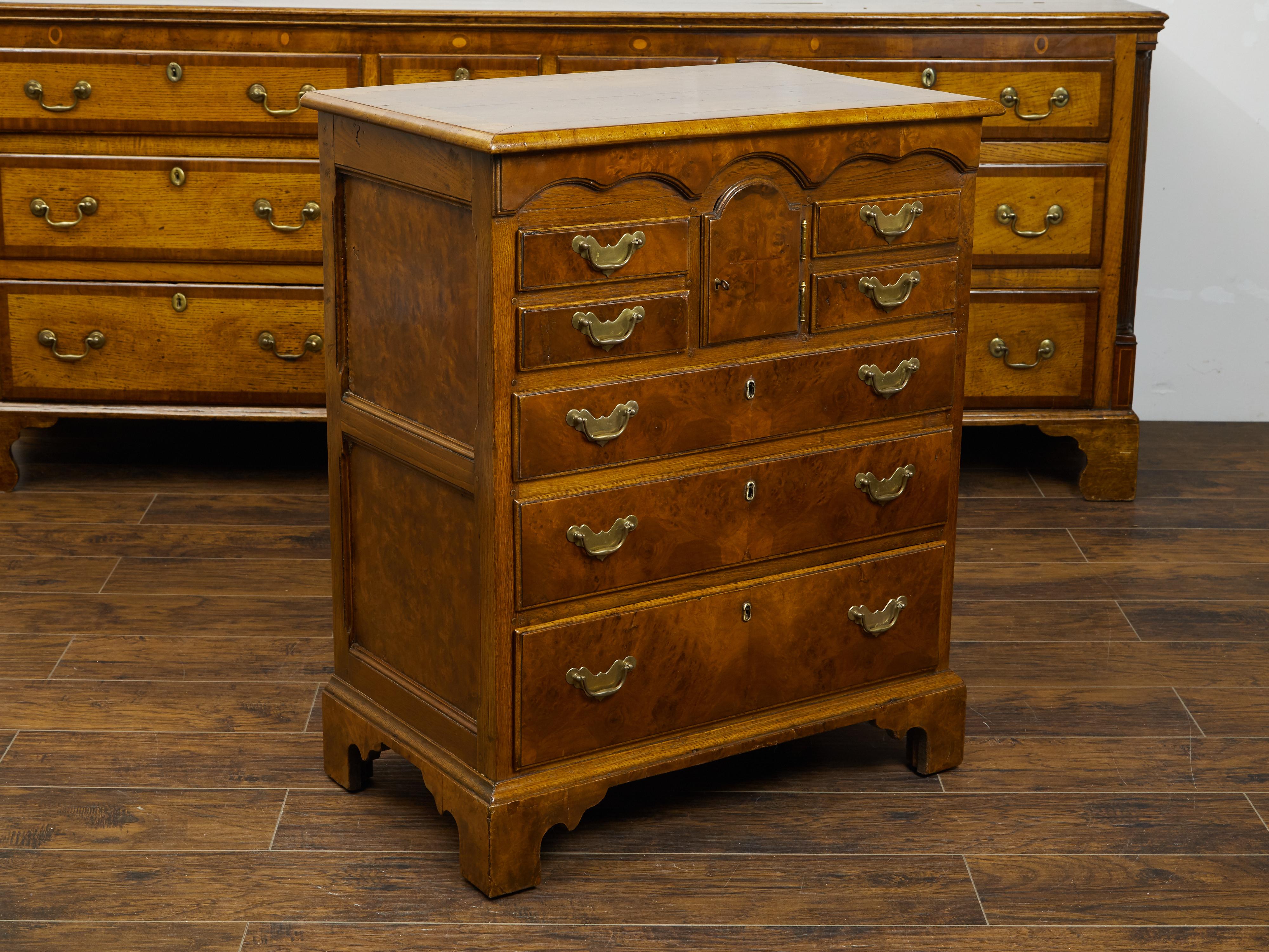 English 19th Century Walnut Commode with Graduating Drawers and Petite Door For Sale 1