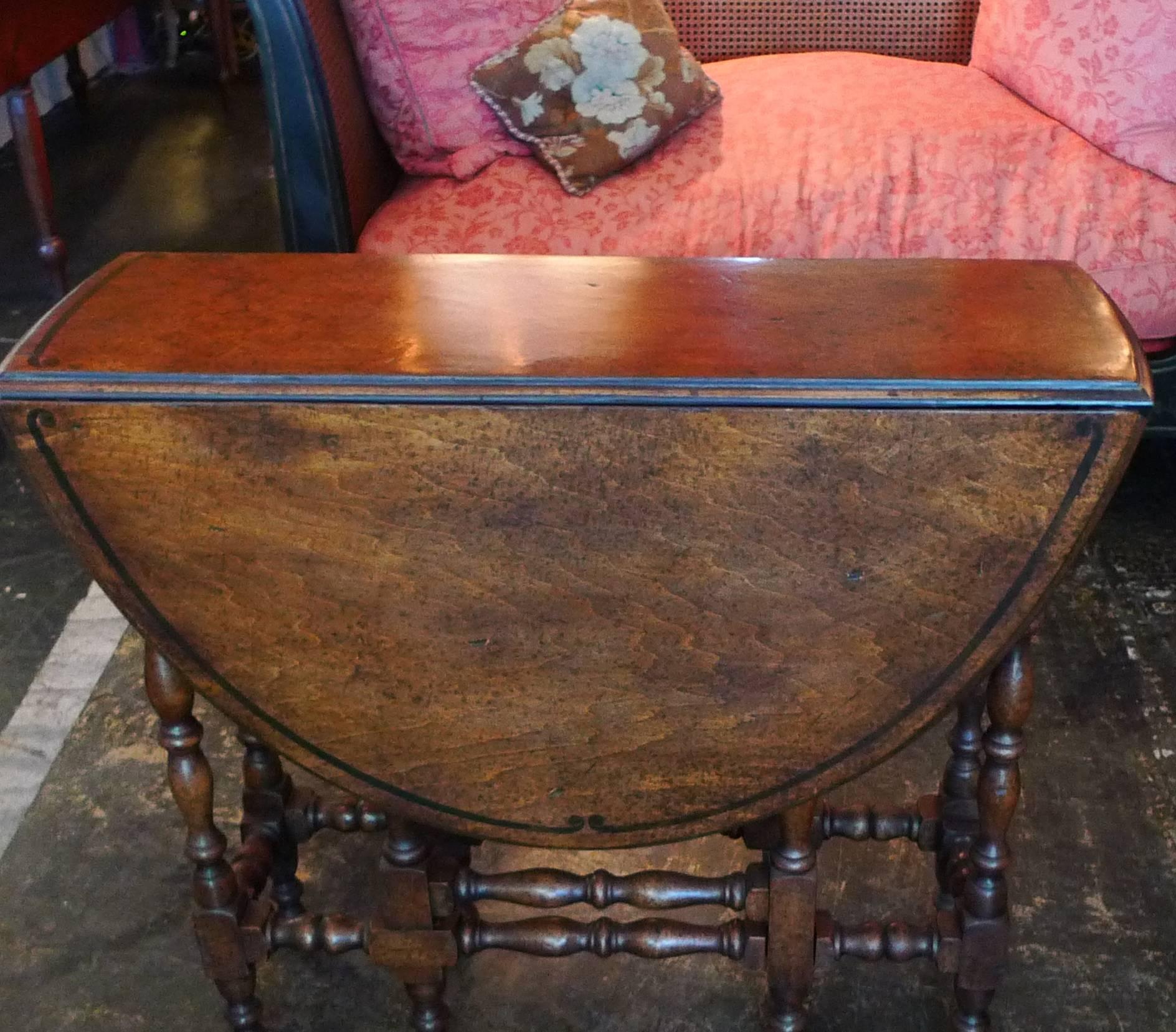 English 19th Century Walnut Gate-Leg, Drop-Leaf Oval Table with Turned Legs 5