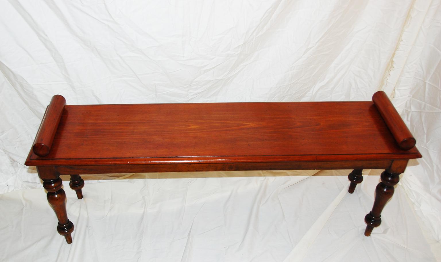 Victorian English 19th Century Walnut Hall Bench with Turned Legs, Four Feet Long For Sale