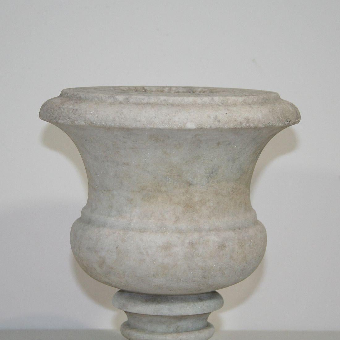 Rare white marble vase garden urn. Beautiful decorative centrepiece.
England, circa 1800-1850.
Weathered.










