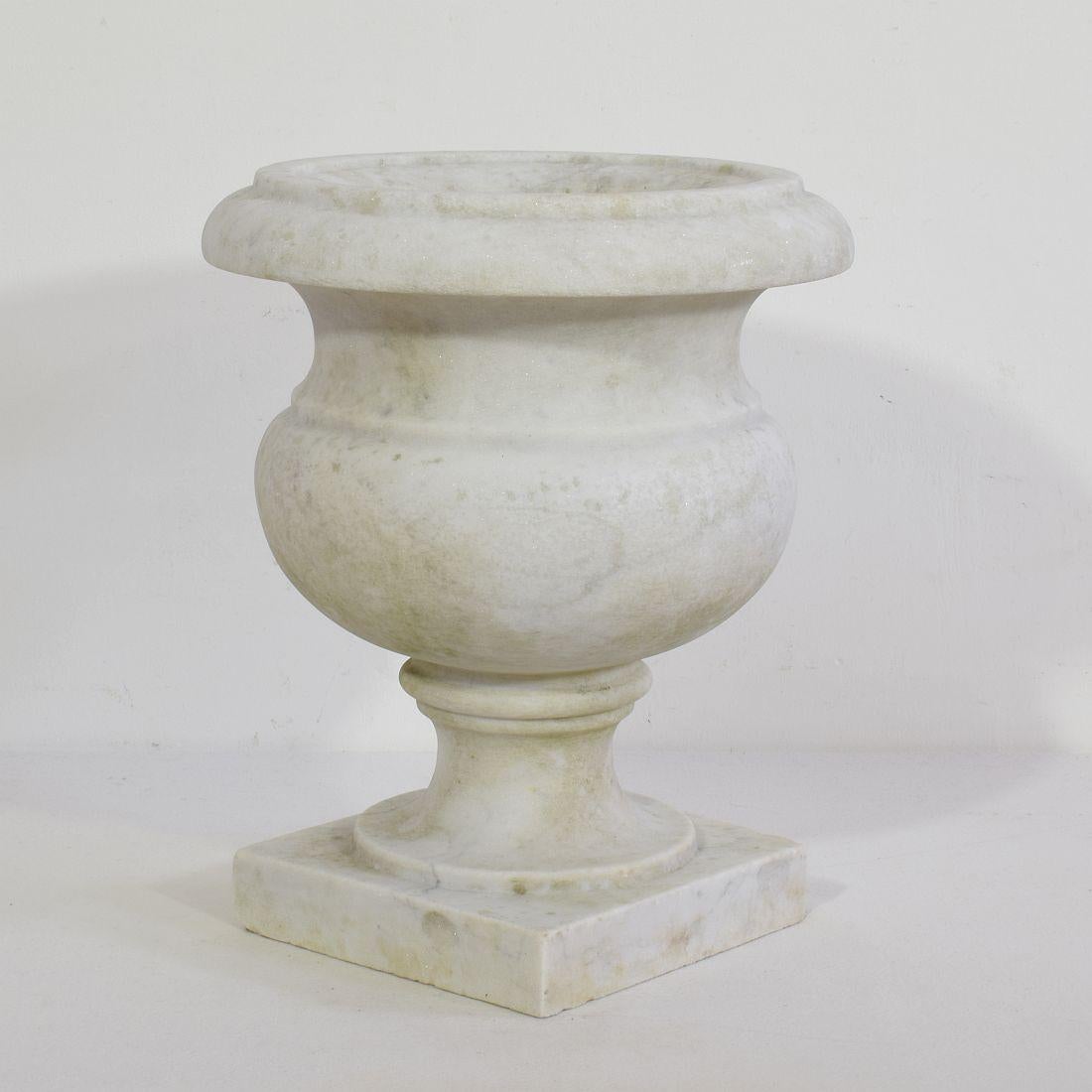 English 19th Century White Marble Garden Urn In Good Condition In Buisson, FR