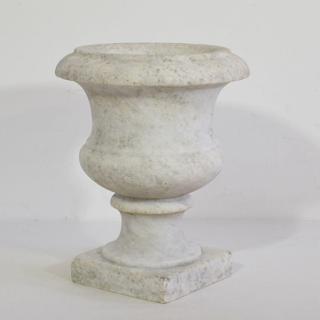 English 19th Century White Marble Garden Urn In Good Condition In Buisson, FR