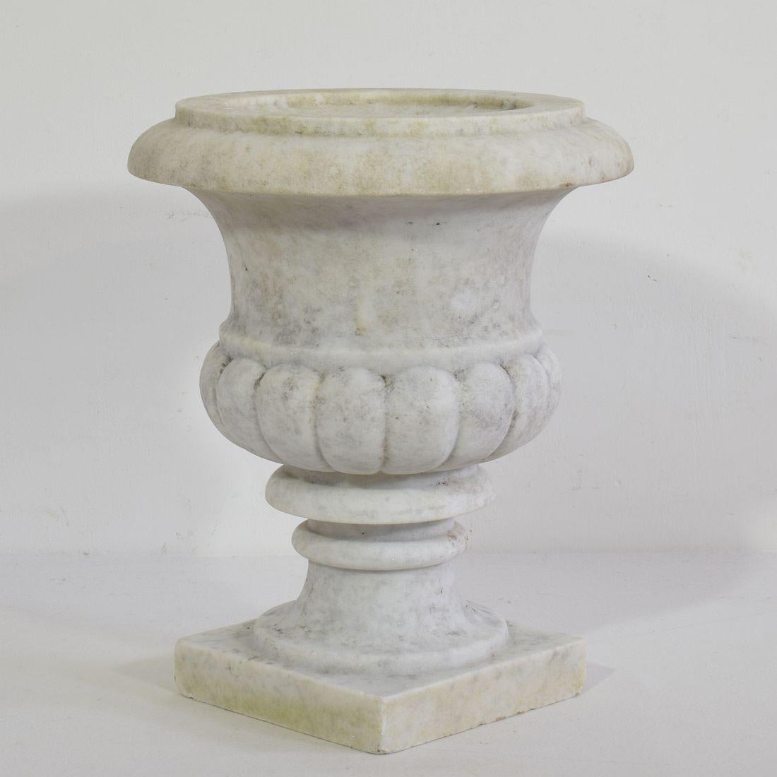 English 19th Century White Marble Garden Urn In Good Condition In Buisson, FR