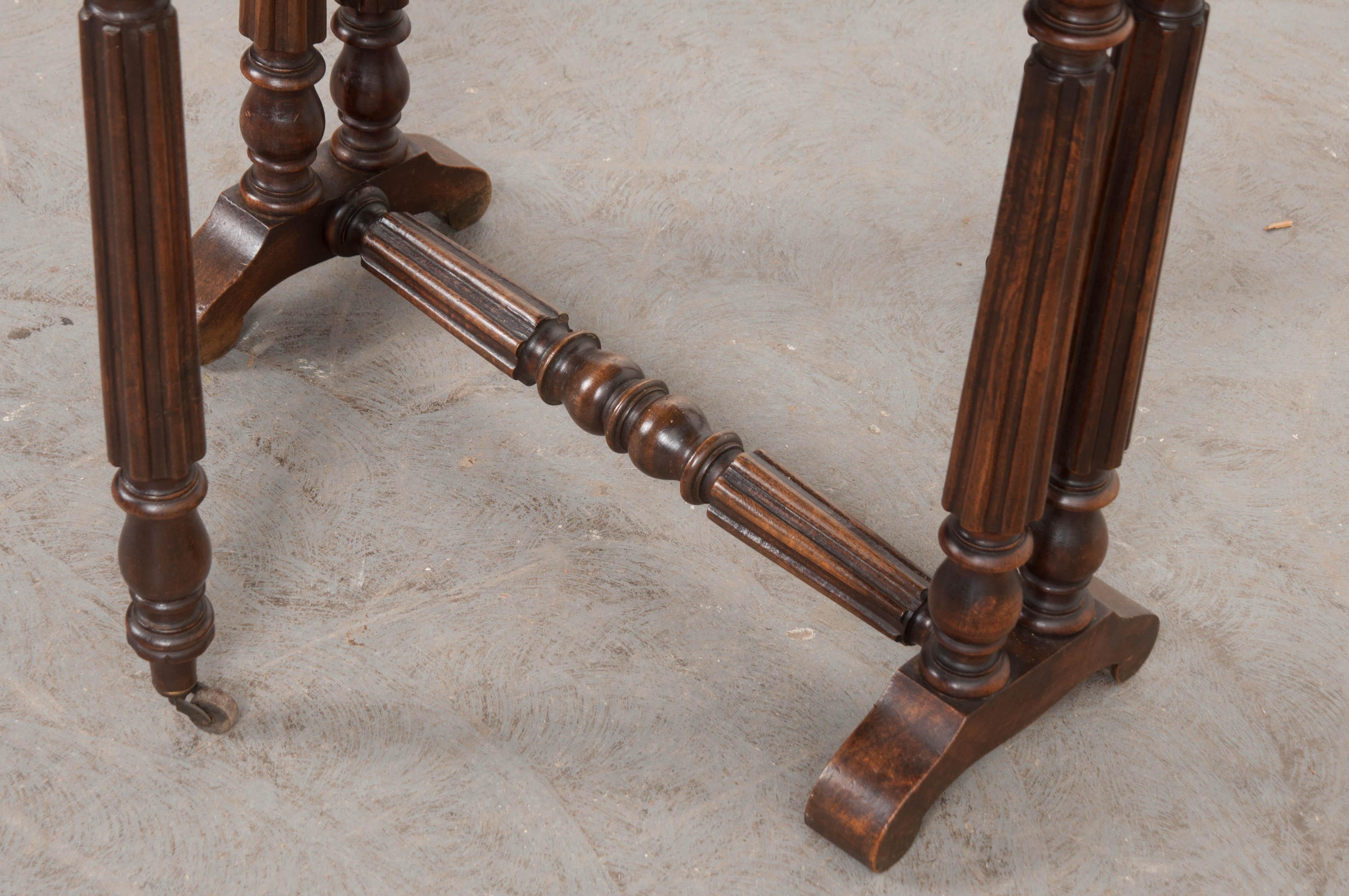 This handsome walnut gate-leg table, circa 1890, is from England and crafted in the William and Mary style which was popular in the Netherlands and the United Kingdom from 1700–1725. The surface, with two drop-leaves, features canted corners and