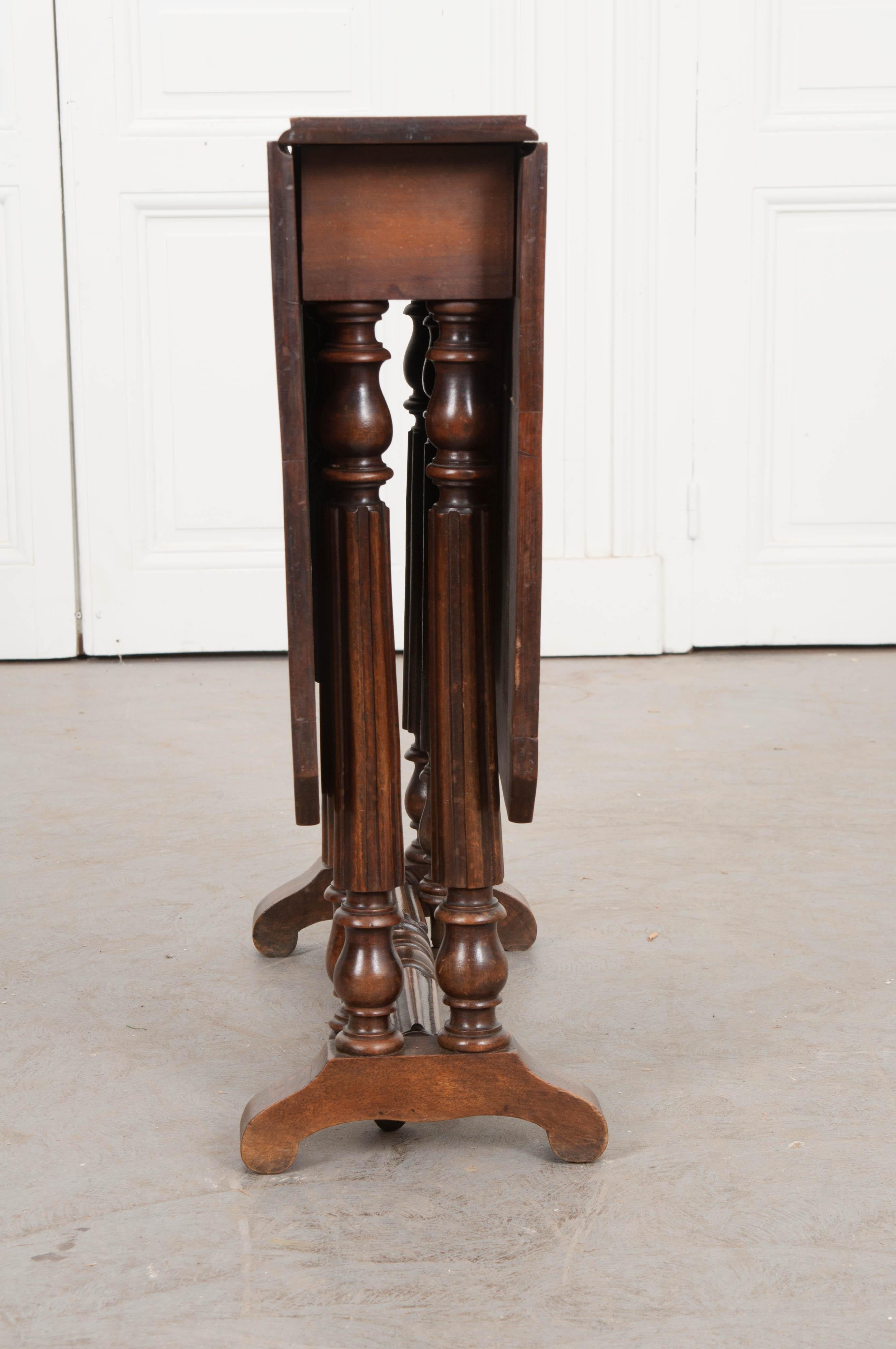 English 19th Century William and Mary-Style Walnut Gate-Leg Table 1