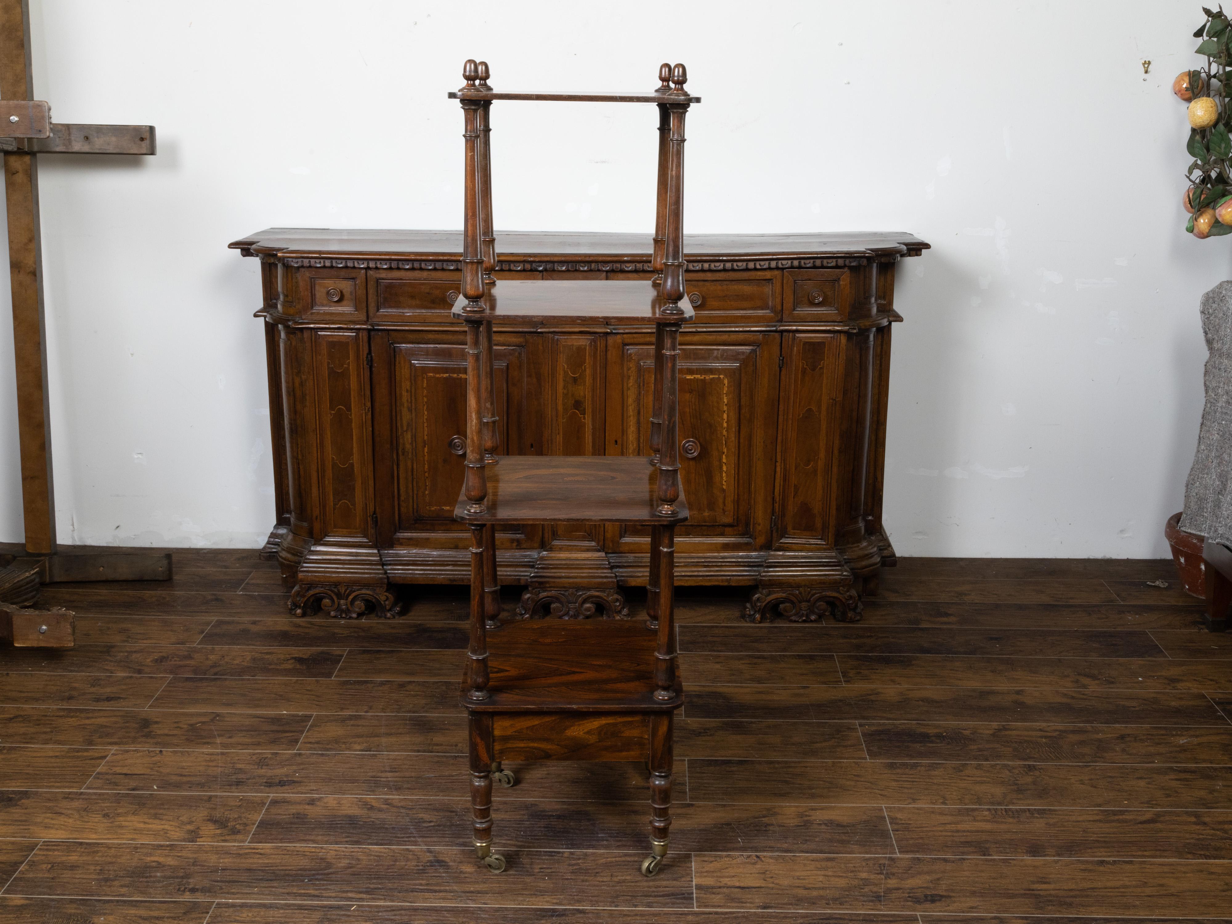 Tourné Chariot en bois anglais du 19ème siècle avec trois étagères et un seul tiroir en vente