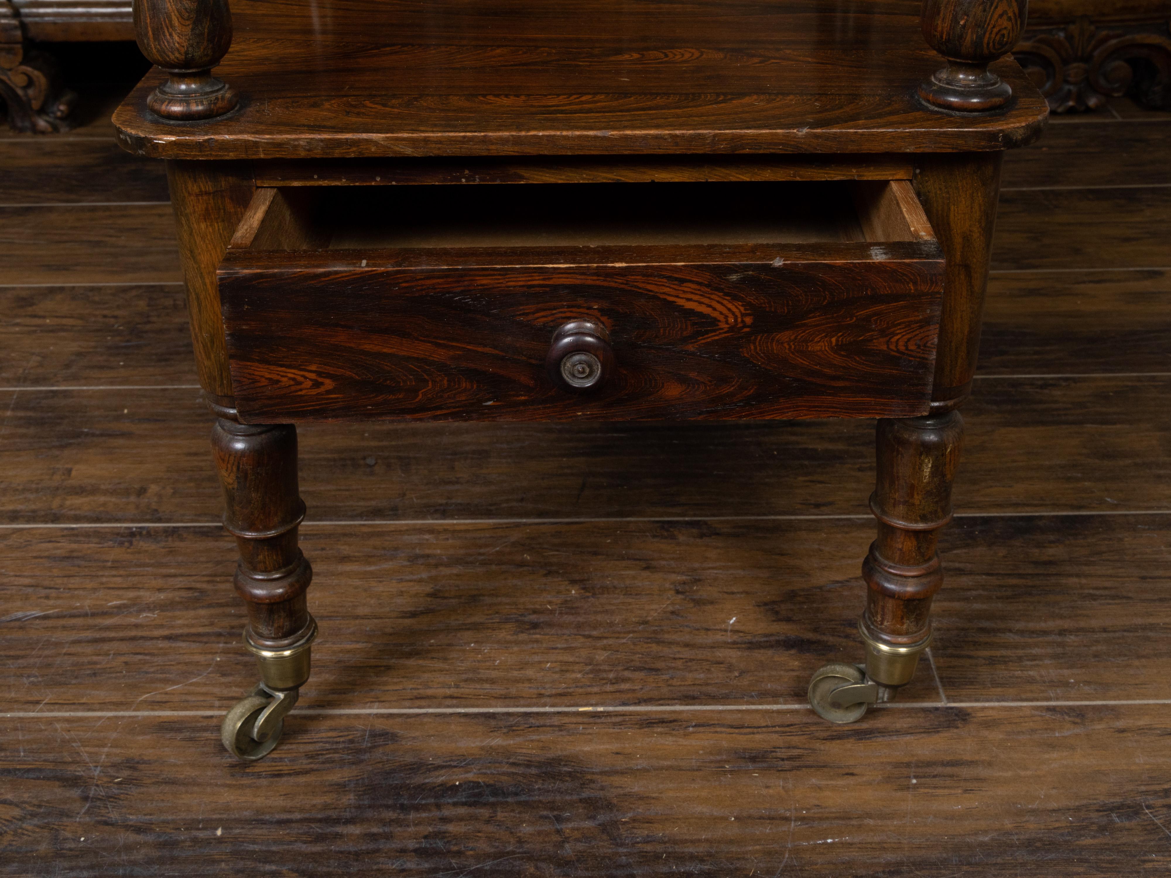 Laiton Chariot en bois anglais du 19ème siècle avec trois étagères et un seul tiroir en vente