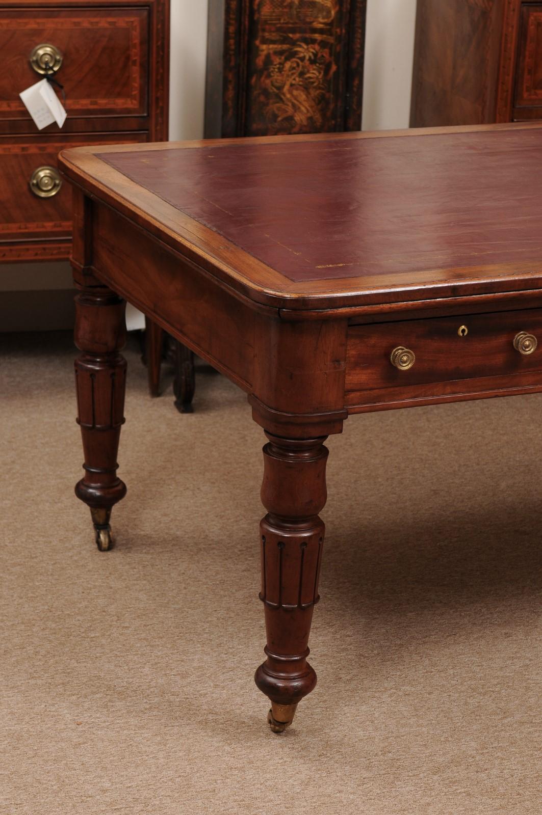 English 19th Century Writing Table /Partner’s Desk with Embossed Red Leather Top For Sale 1