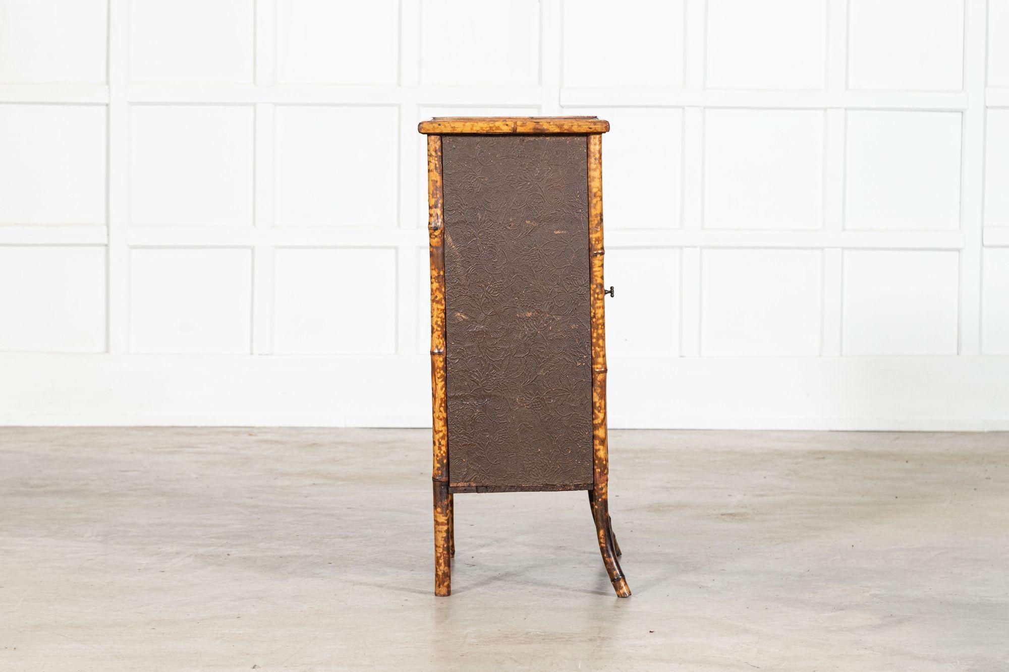 Armadietto inglese in bambù laccato del XIX secolo in vendita 2