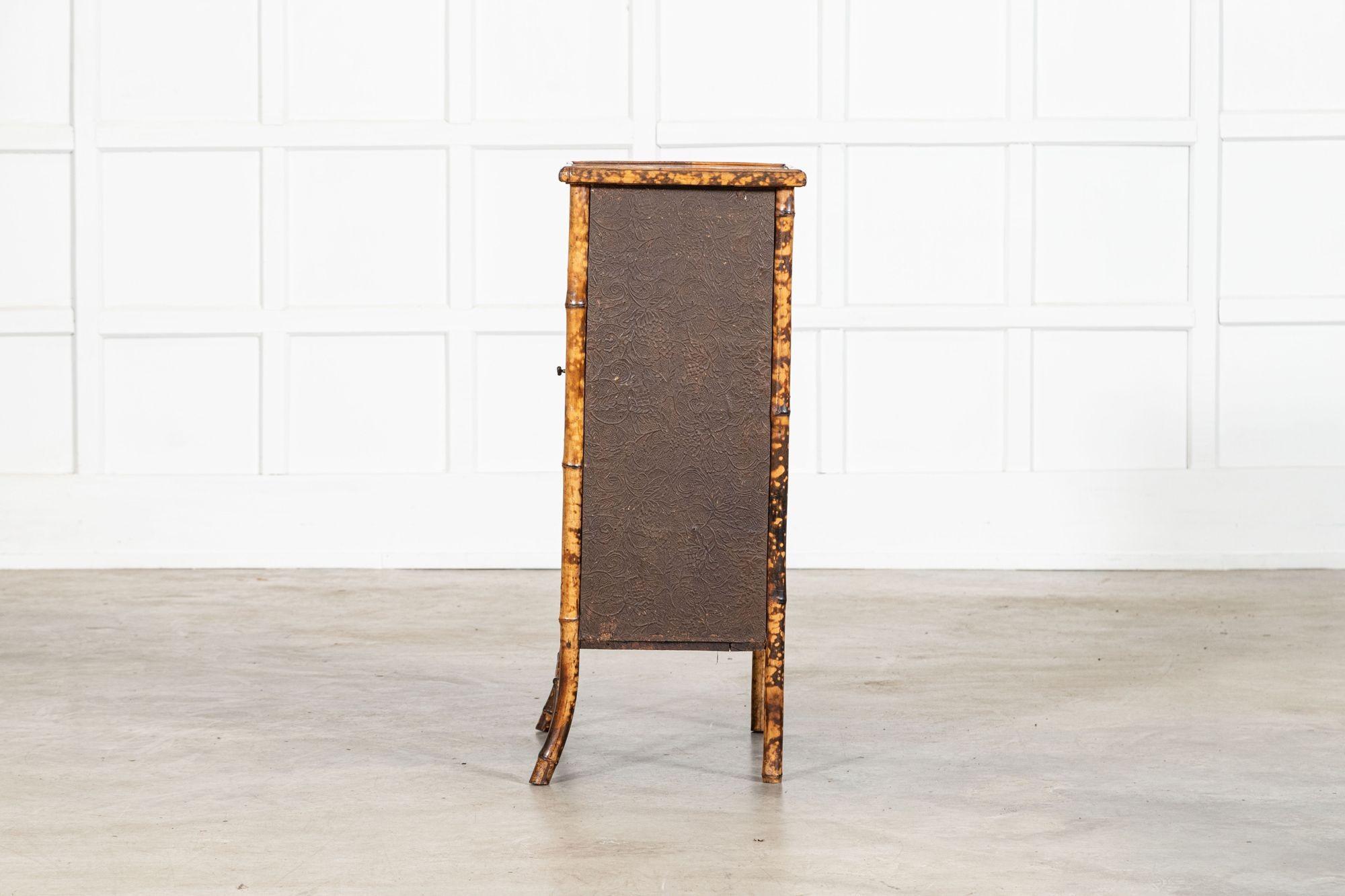 Armadietto inglese in bambù laccato del XIX secolo in vendita 3