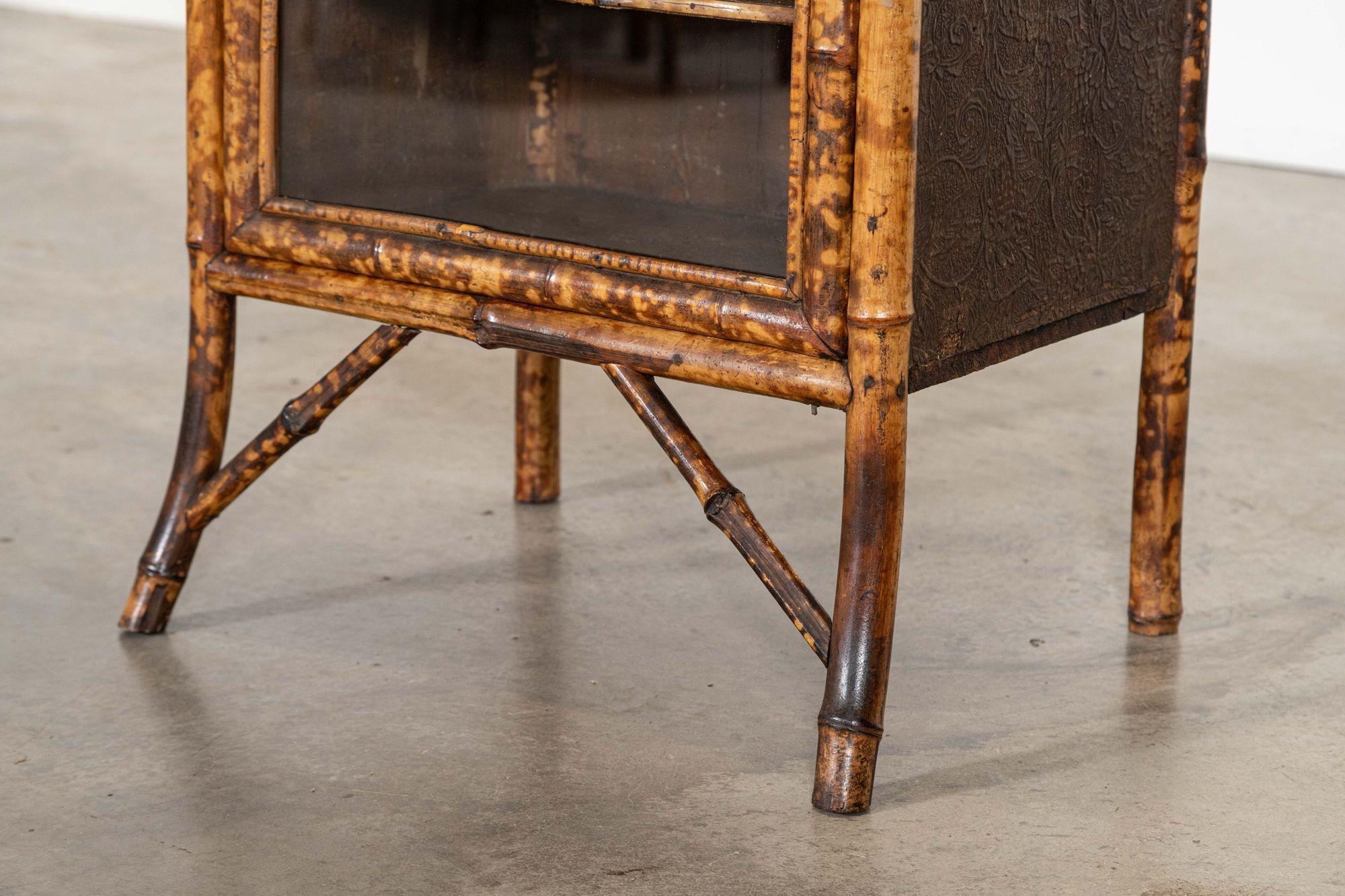 Armadietto inglese in bambù laccato del XIX secolo in vendita 4