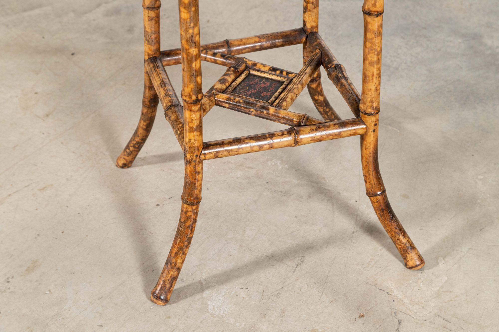 Table d'appoint anglaise en laque de bambou du XIXe siècle en vente 6