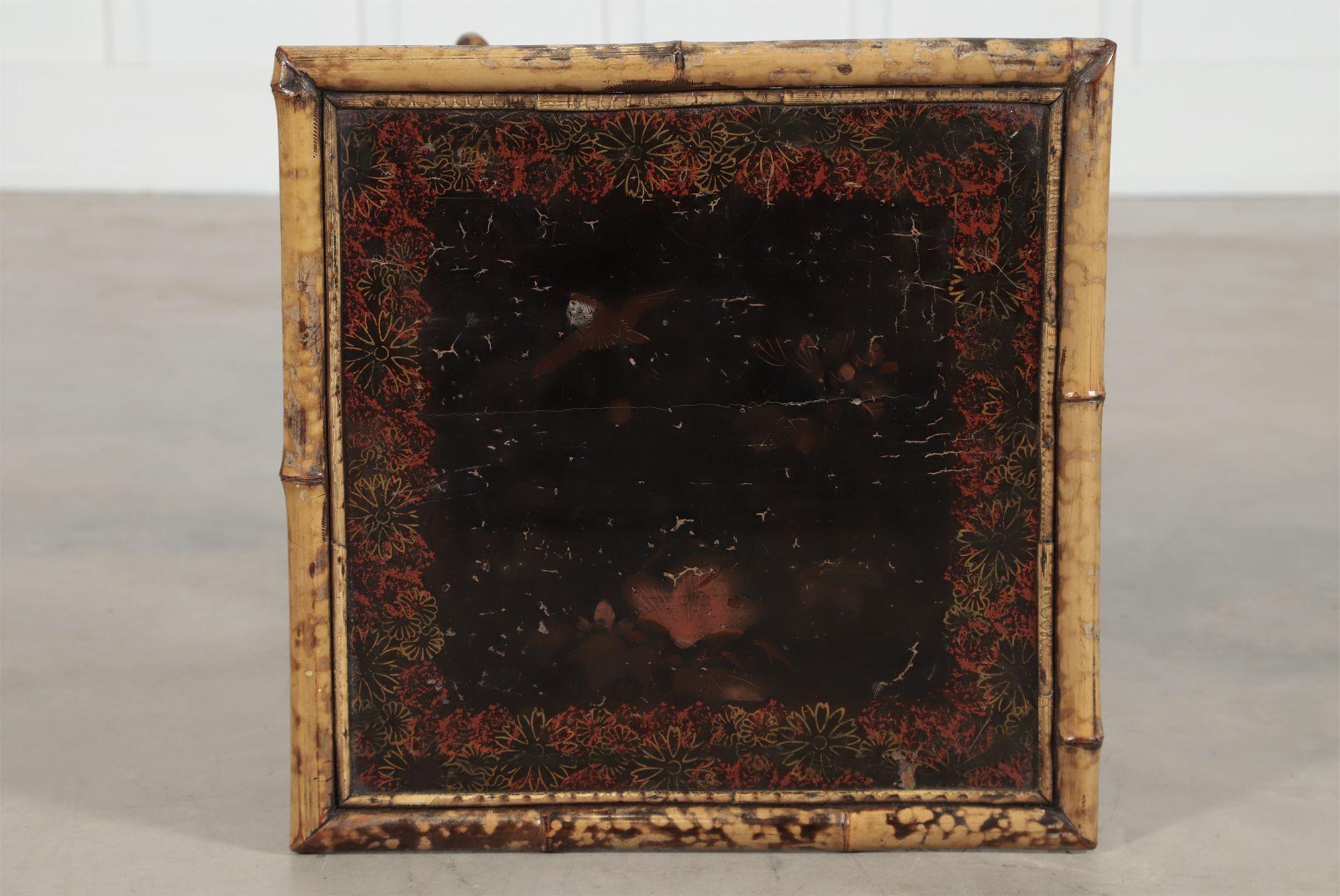 Table d'appoint anglaise en laque de bambou du XIXe siècle Bon état - En vente à Staffordshire, GB