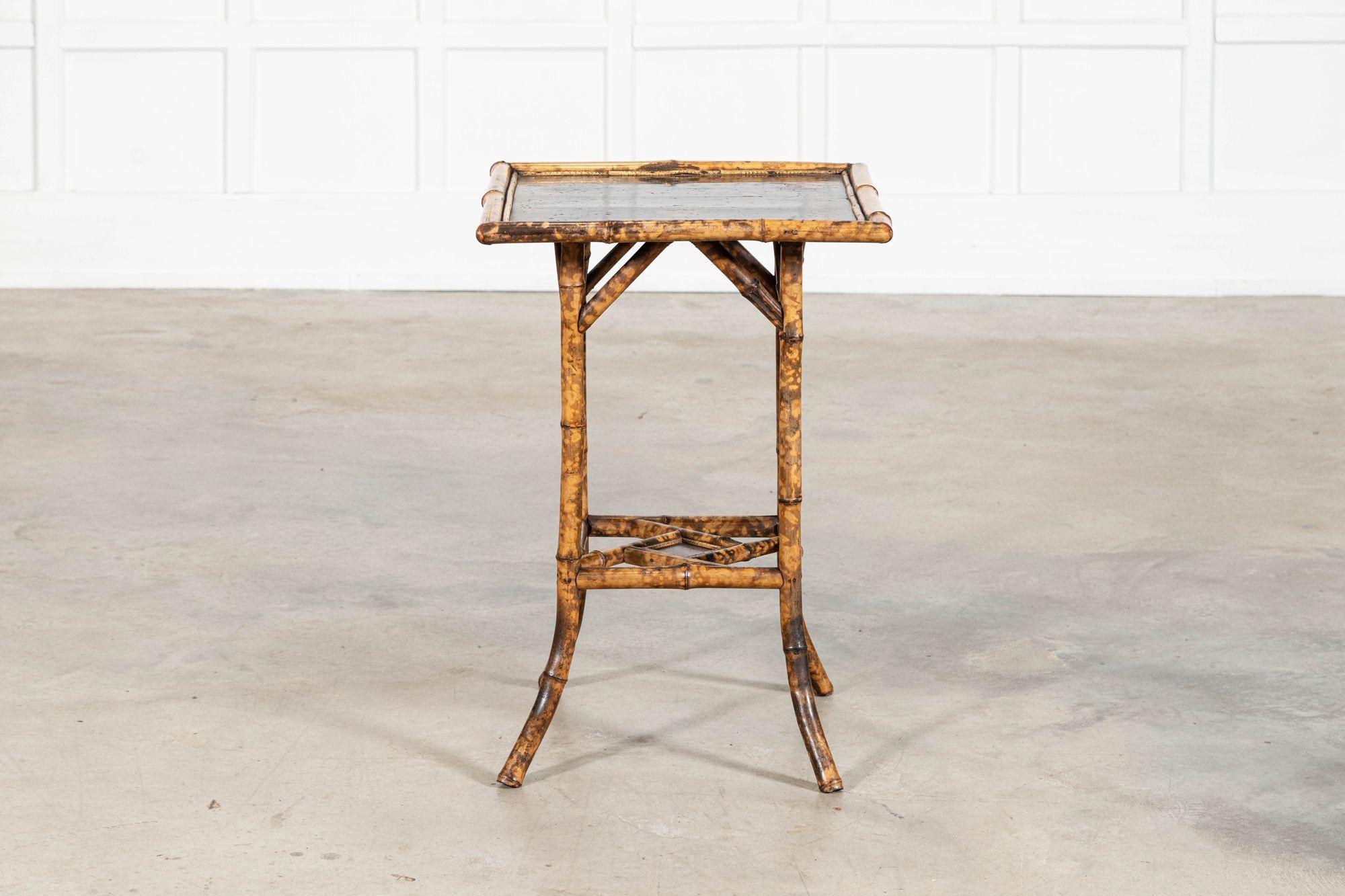 Bambou Table d'appoint anglaise en laque de bambou du XIXe siècle en vente