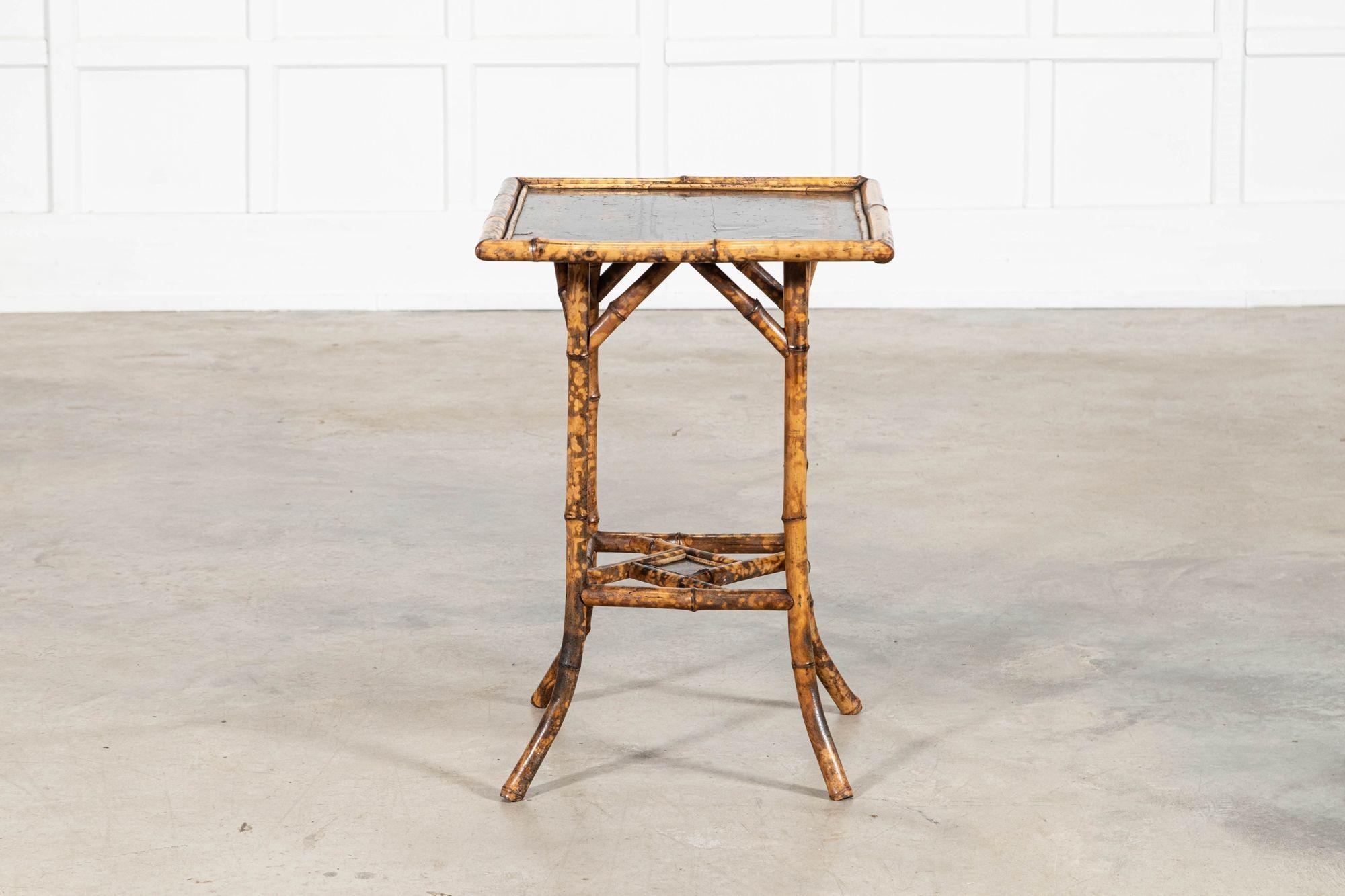 Table d'appoint anglaise en laque de bambou du XIXe siècle en vente 2