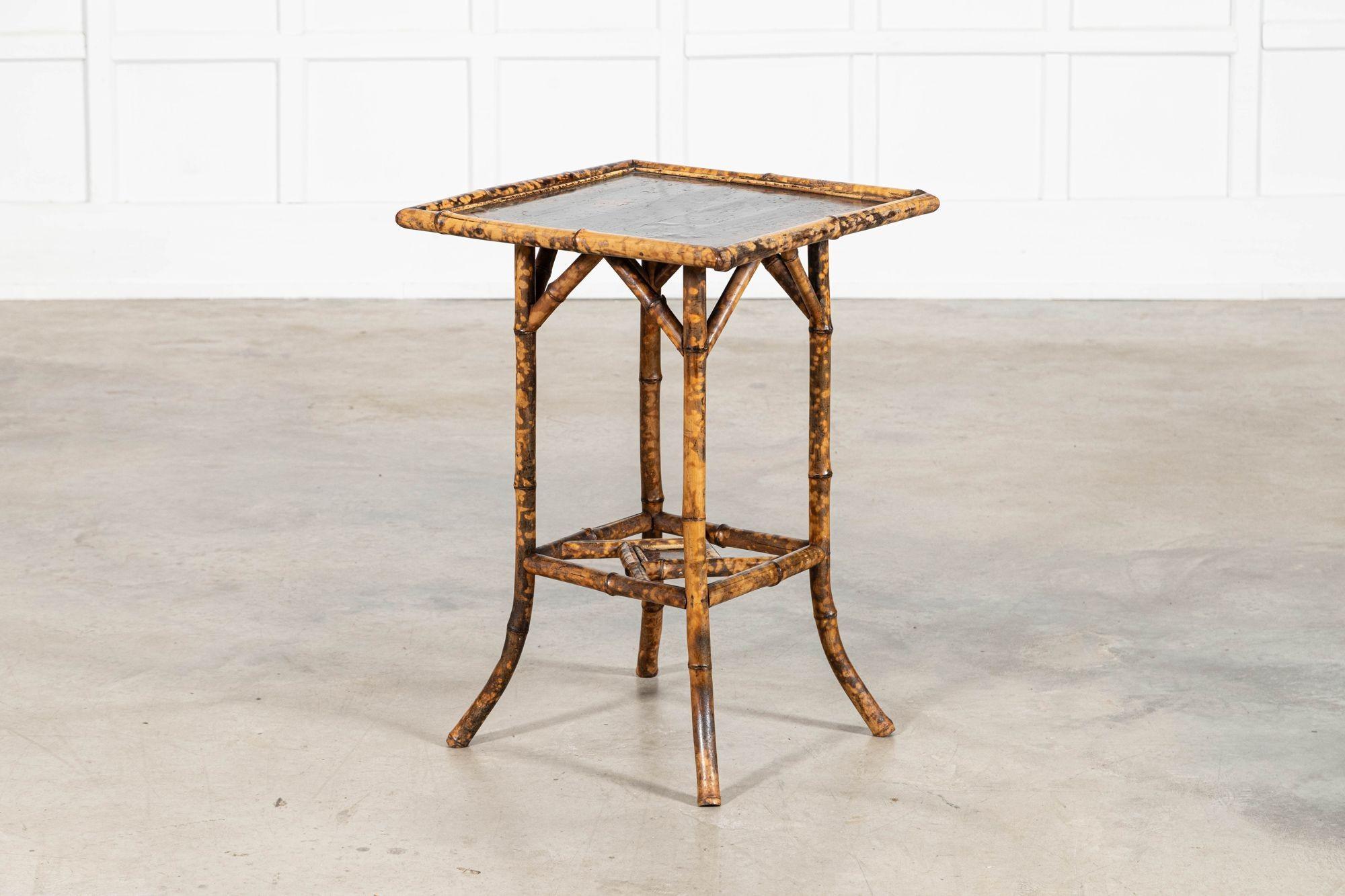 Table d'appoint anglaise en laque de bambou du XIXe siècle en vente 3