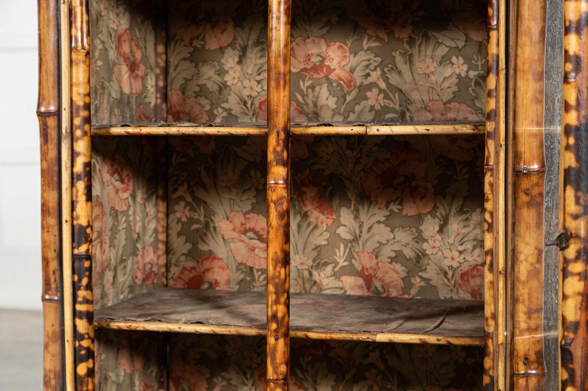 Armadio inglese del XIX secolo in bambù e laccato smaltato in vendita 7
