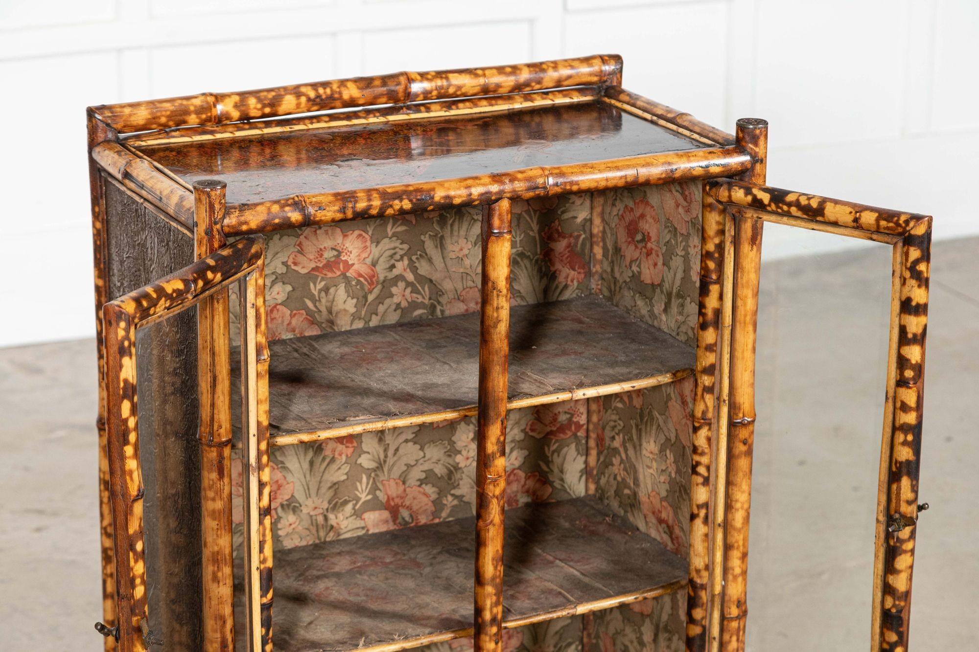 Armadio inglese del XIX secolo in bambù e laccato smaltato in vendita 9