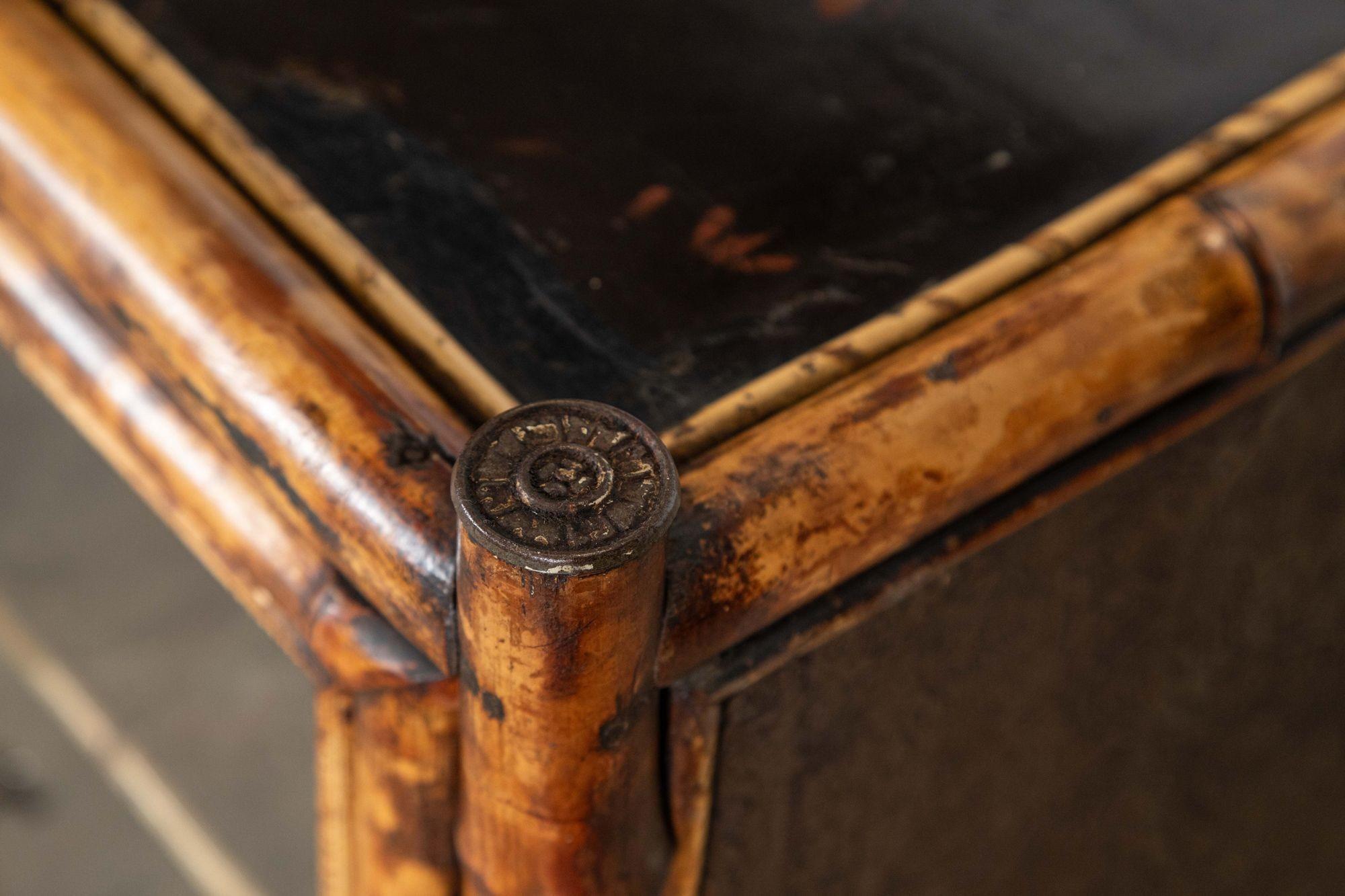 Armadio inglese del XIX secolo in bambù e laccato smaltato in vendita 10