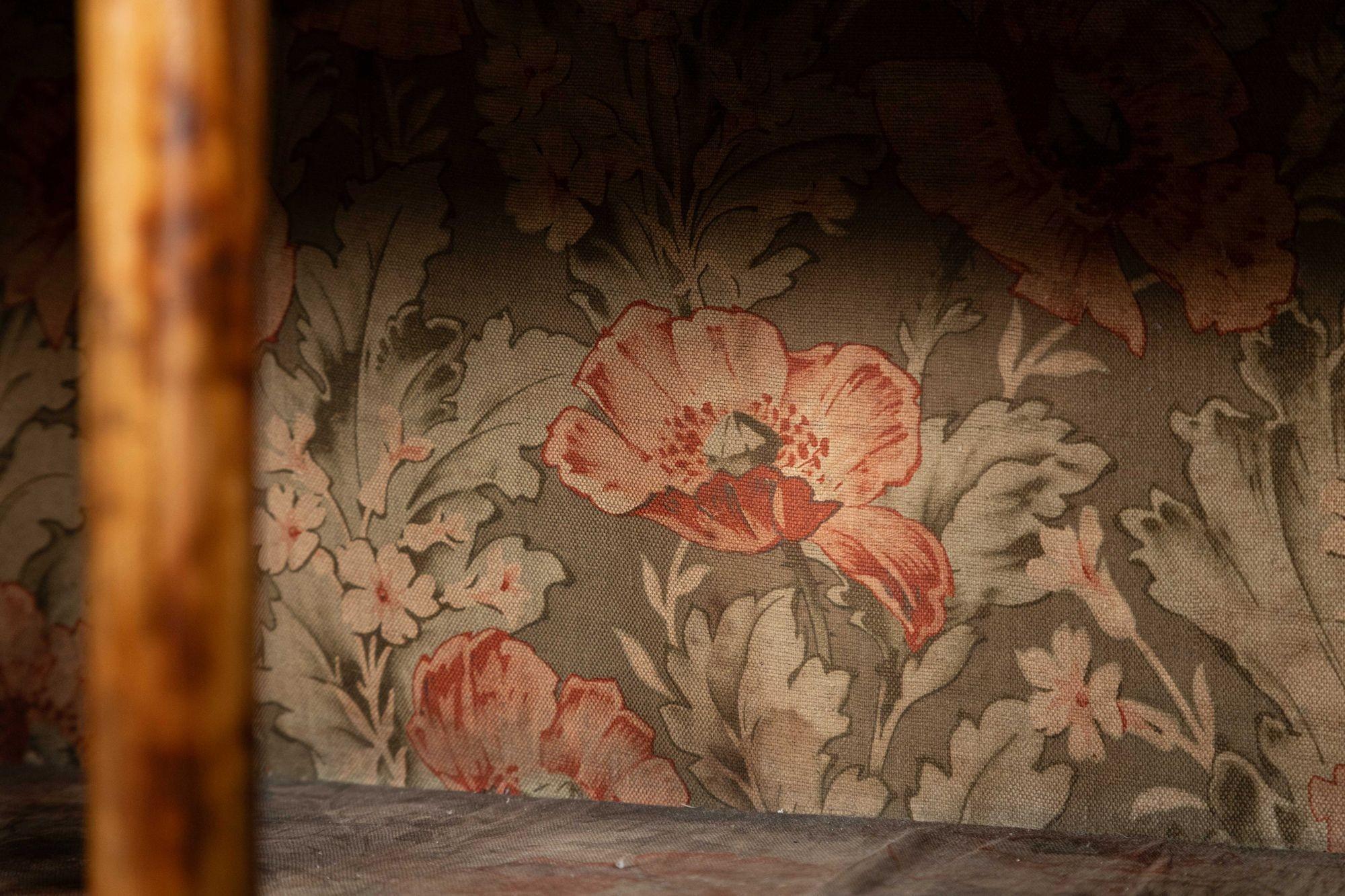 circa 1880
sku 2141
Armadio inglese del XIX secolo in bambù e laccato smaltato
W65 x D37 x H92 cm l
Profondità interna del ripiano 27 cm
Peso 19Kg