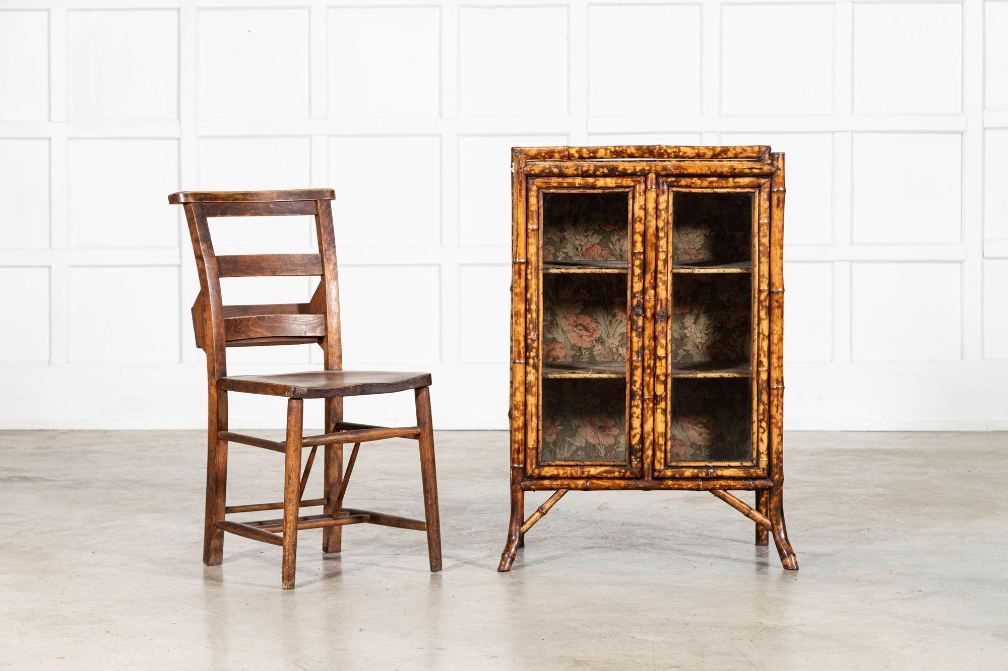 Armadio inglese del XIX secolo in bambù e laccato smaltato in vendita 2