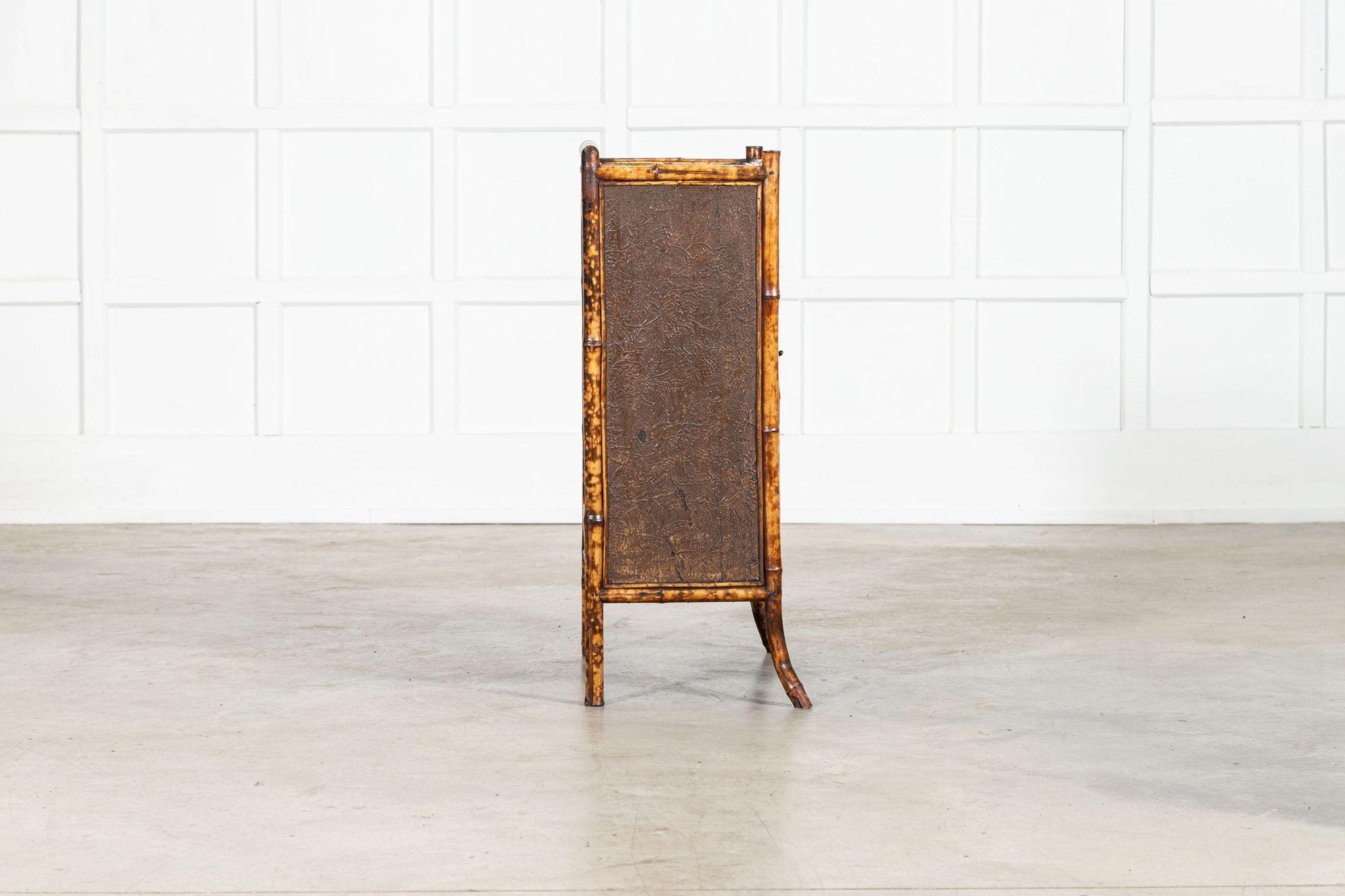 Armadio inglese del XIX secolo in bambù e laccato smaltato in vendita 4