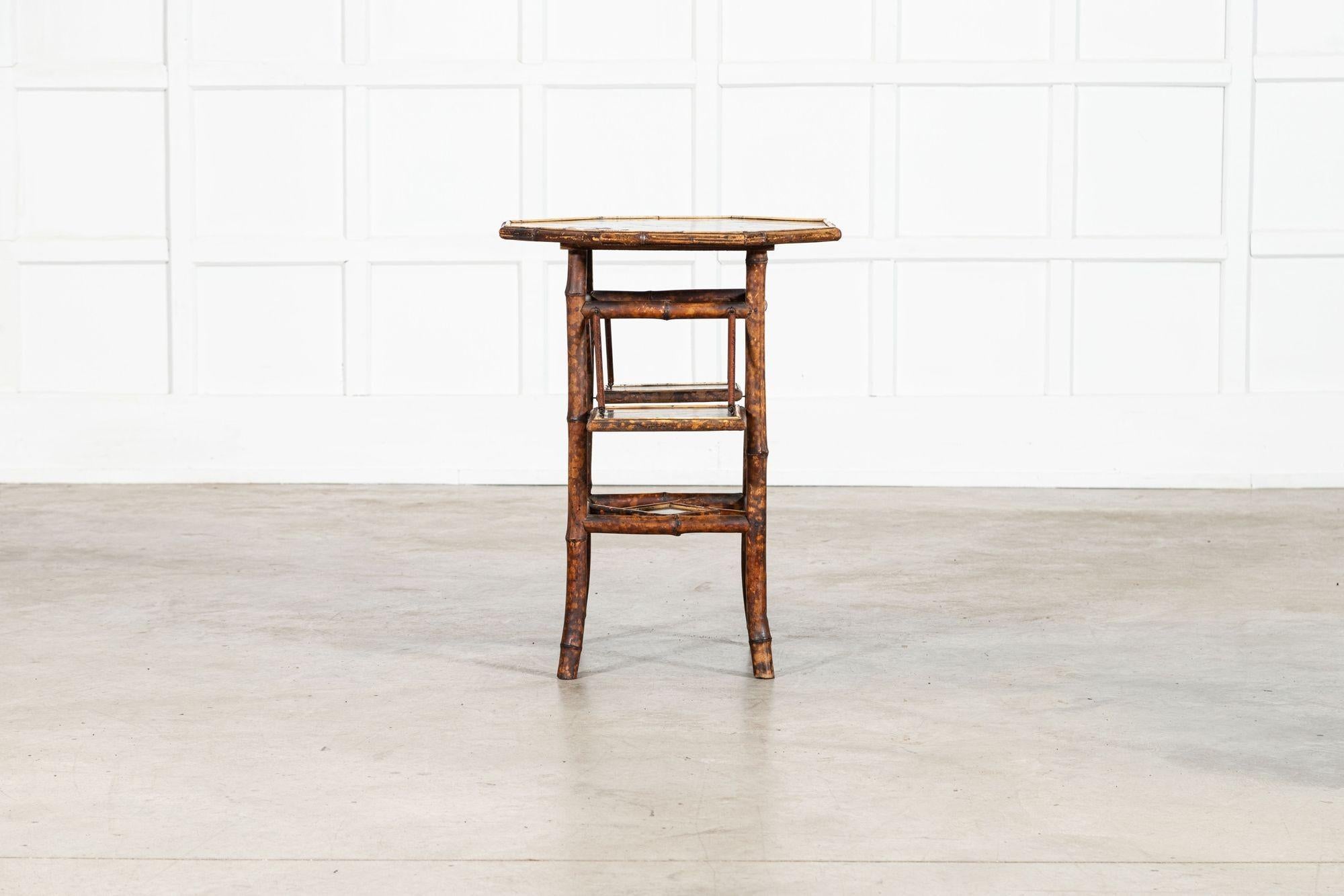 Table d'appoint octogonale en bambou laqué du XIXe siècle en vente 7