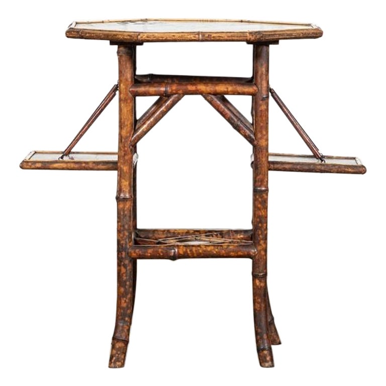 Table d
appoint octogonale en bambou laqué du XIXe siècle en vente