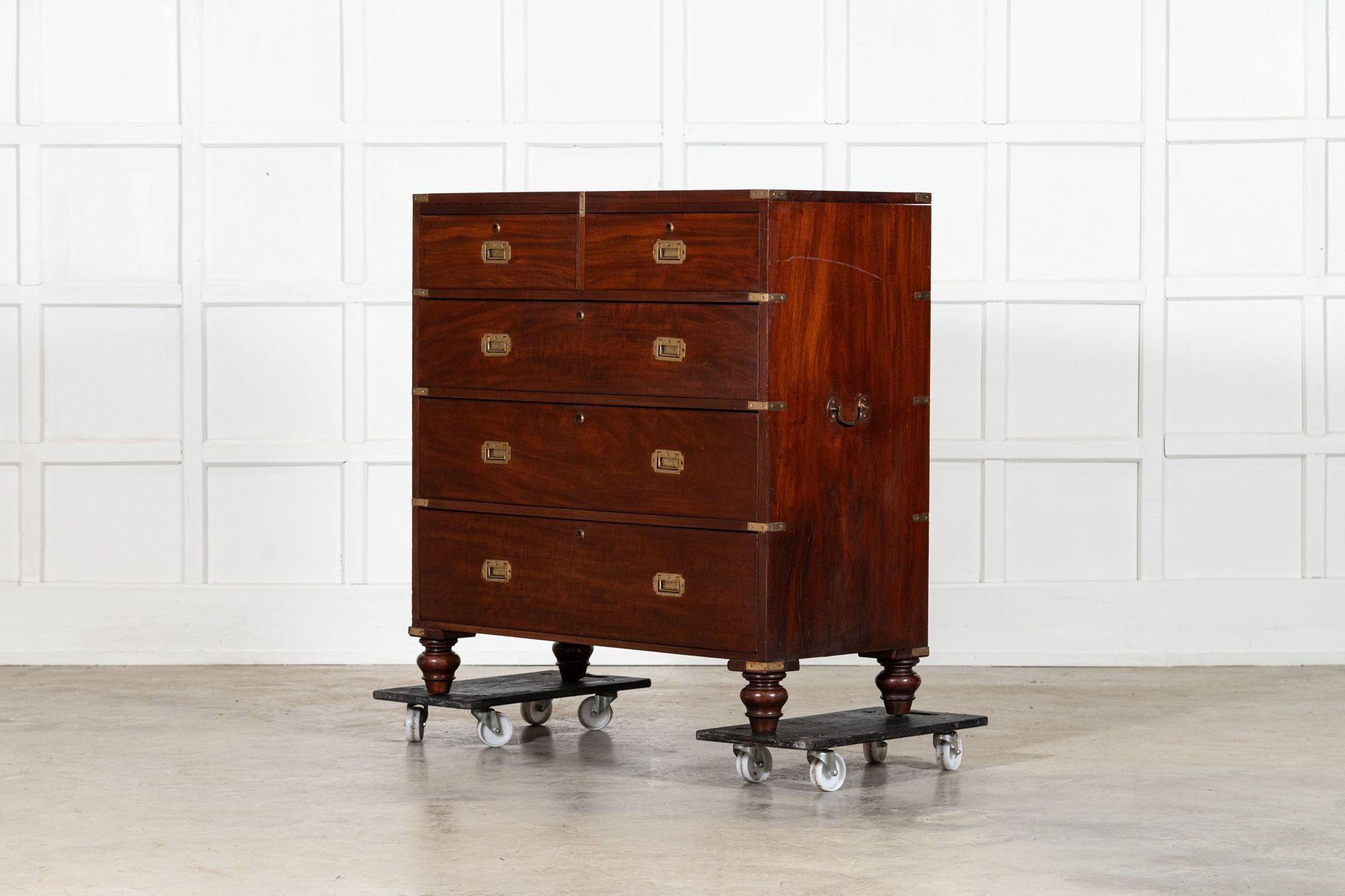 Mogano Cassettiera Campaigner in mogano inglese del XIX secolo in vendita