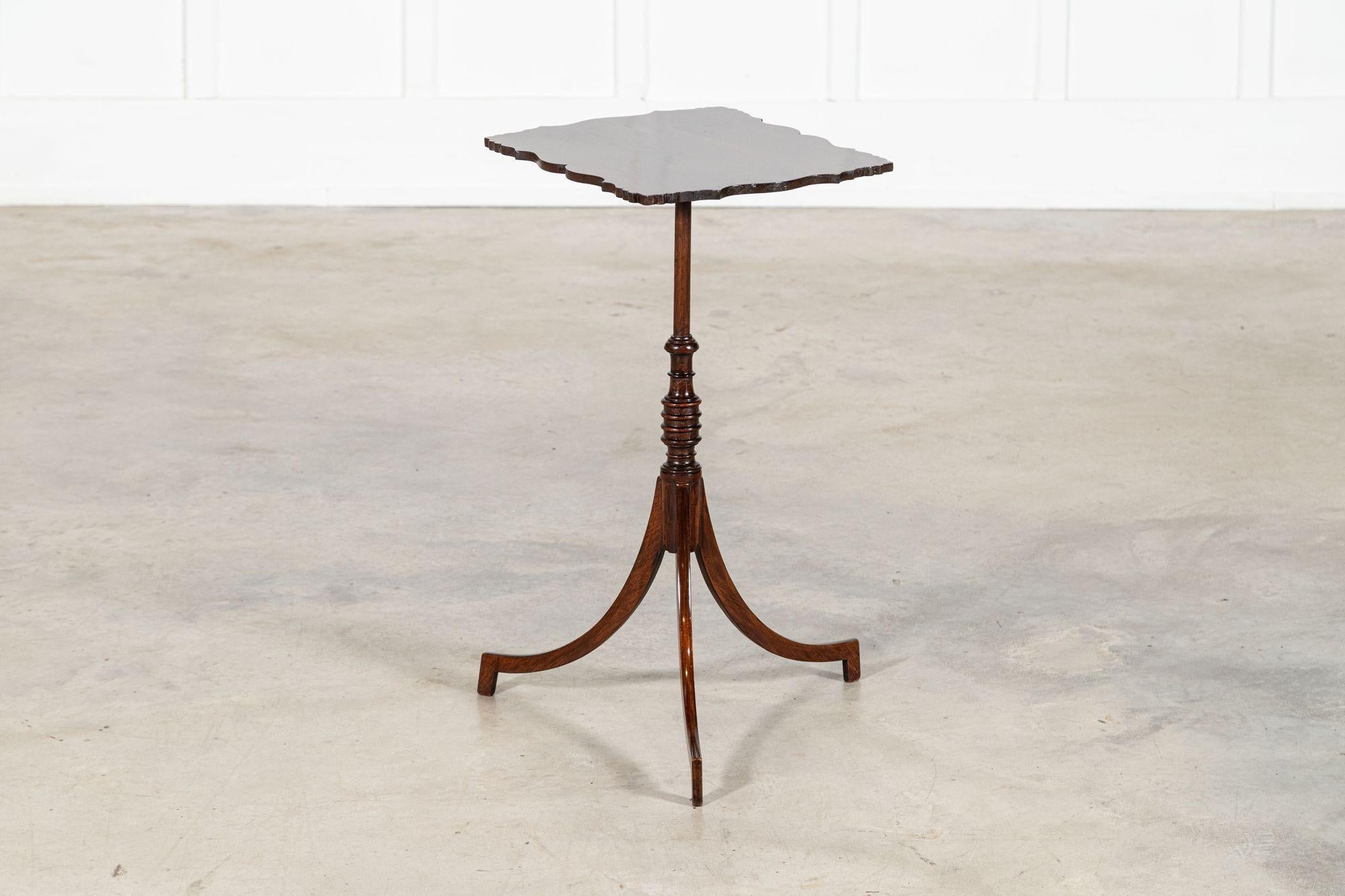 Table d'appoint anglaise en acajou du XIXe siècle en vente 6