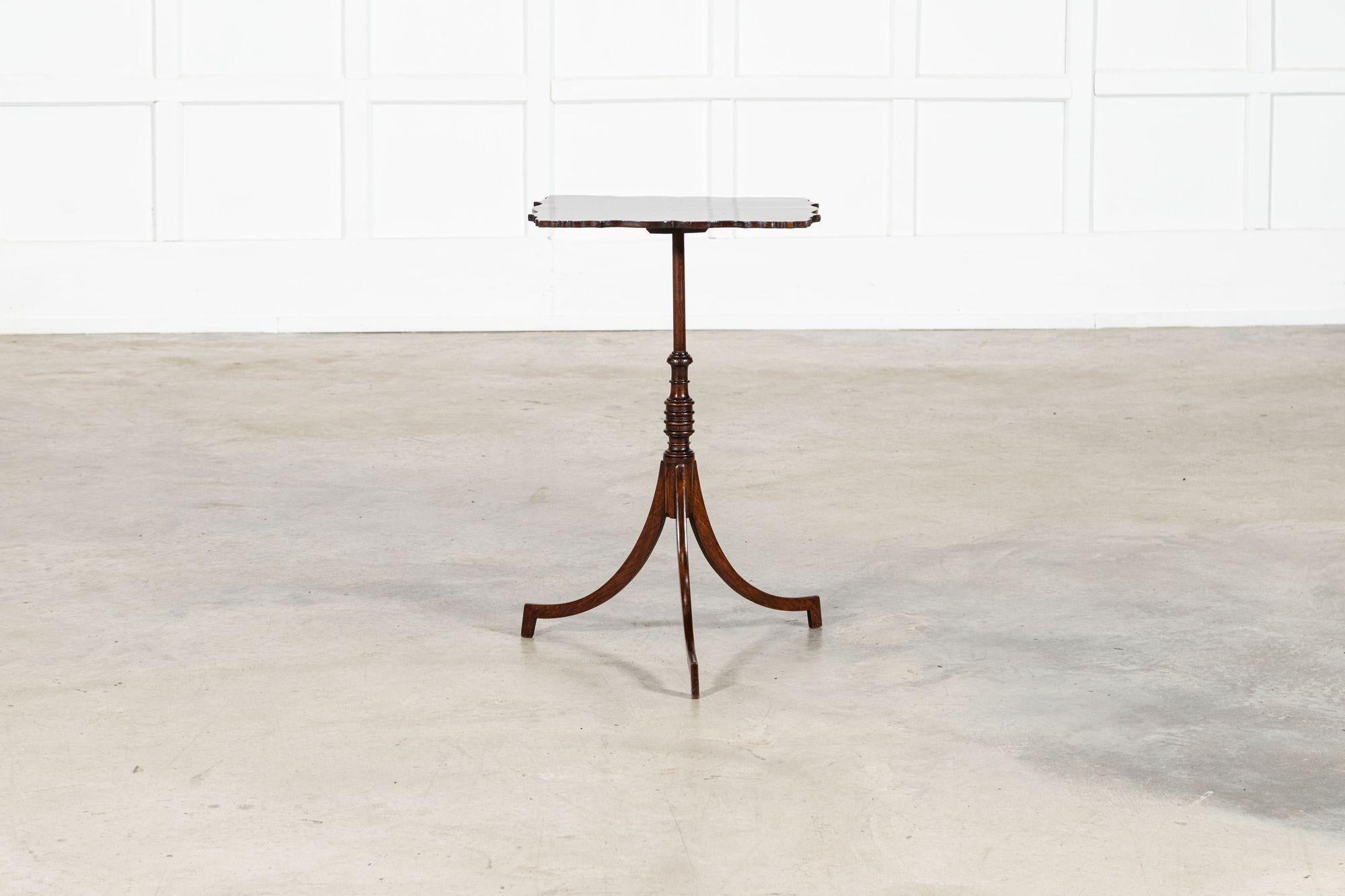 Table d'appoint anglaise en acajou du XIXe siècle en vente 3