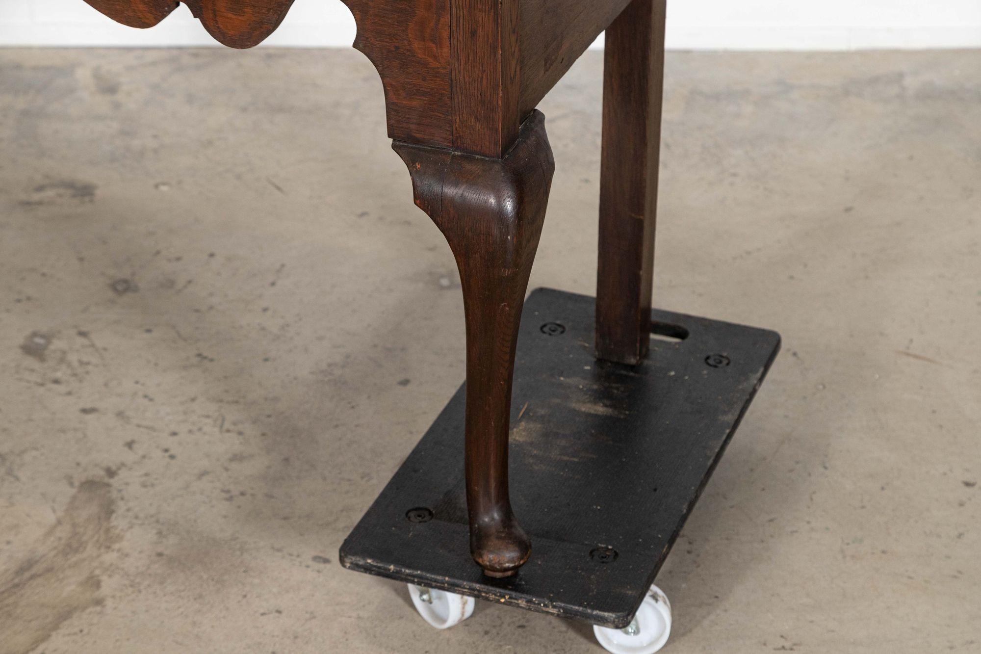 Base de cómoda inglesa de roble del siglo XIX en venta 7