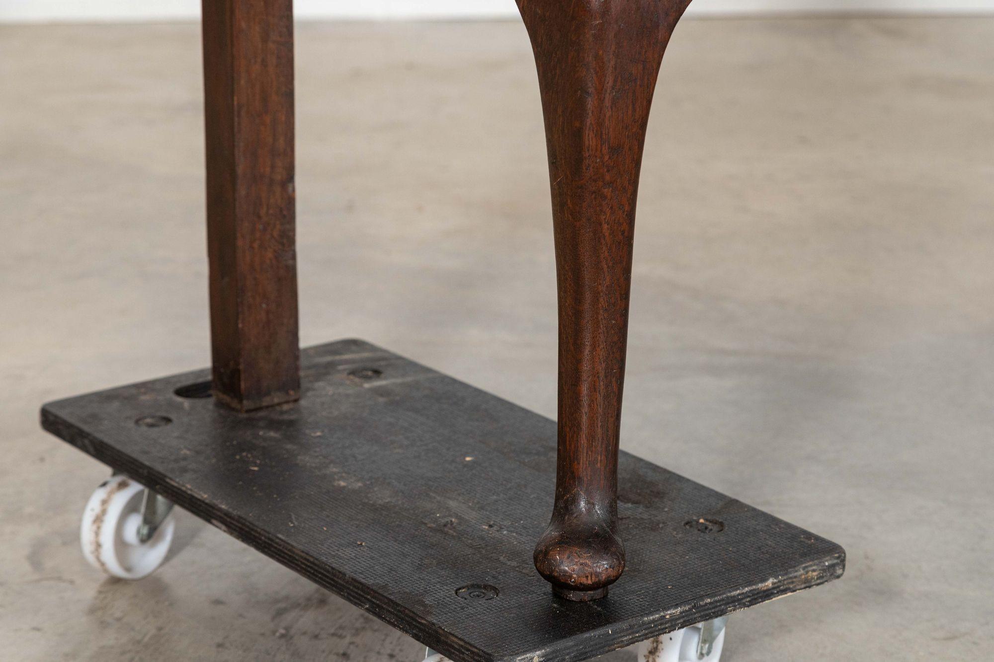 Base de cómoda inglesa de roble del siglo XIX en venta 8