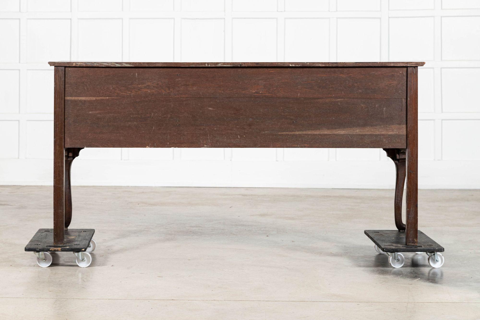 Base de cómoda inglesa de roble del siglo XIX en venta 9