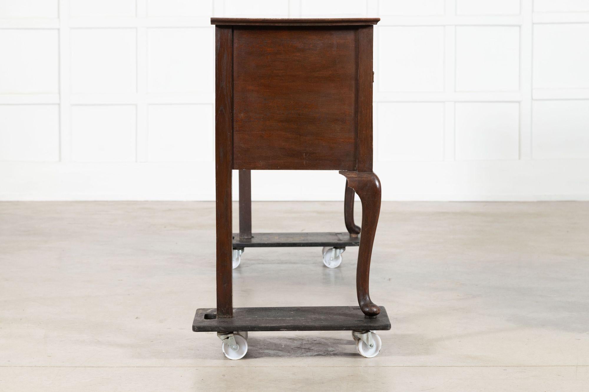 Base de cómoda inglesa de roble del siglo XIX en venta 3