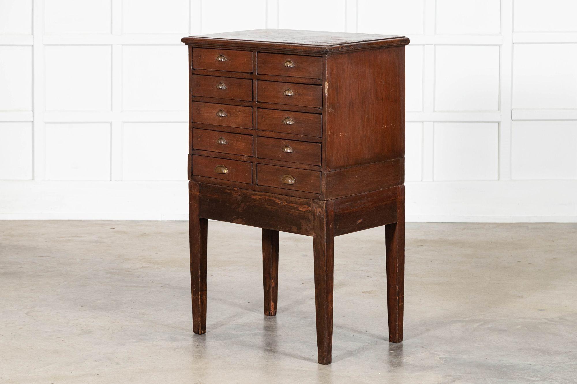 Cassetti in pino inglese del XIX secolo in vendita 1