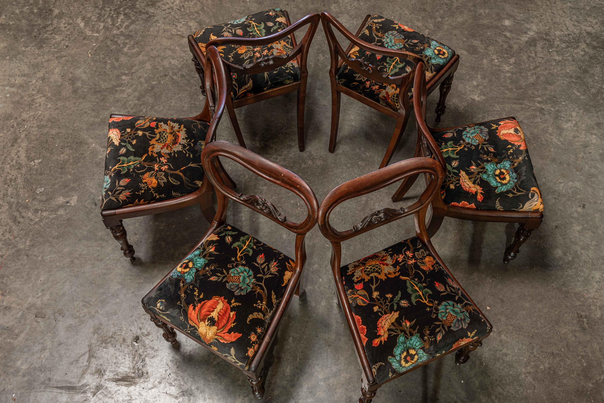 English 19th Century Set of 6 Rosewood Upholstered Chairs For Sale 5