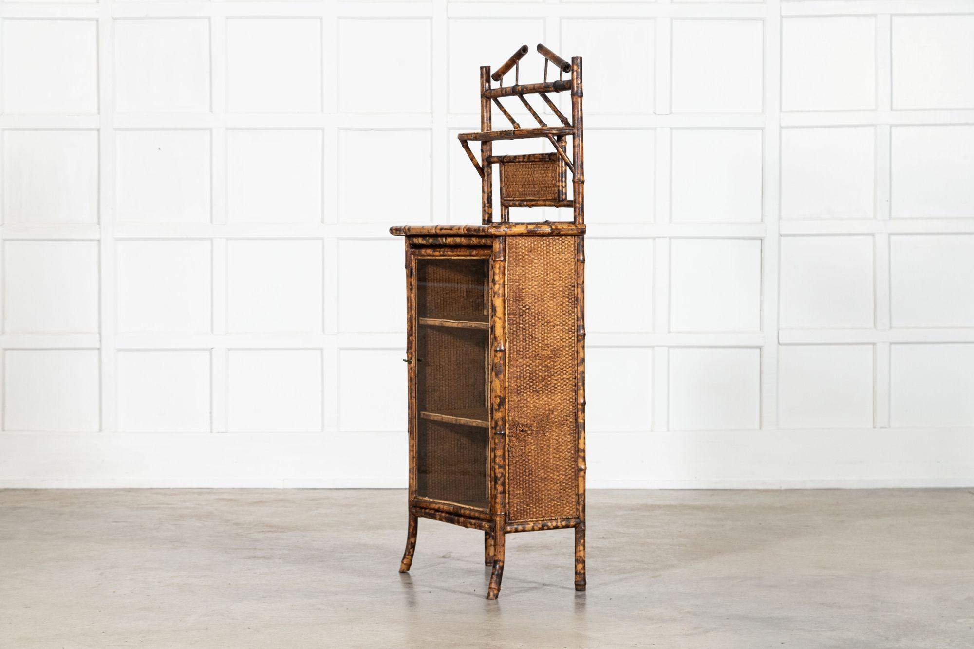 Armadio alto in bambù smaltato inglese del XIX secolo In condizioni buone in vendita a Staffordshire, GB